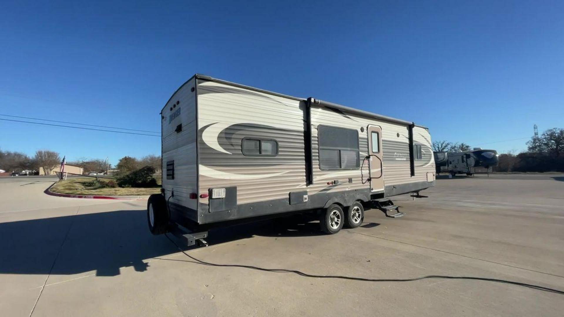 2016 FOREST RIVER AVENGER 28RKS - (5ZT2AVTBXGB) , located at 4319 N Main St, Cleburne, TX, 76033, (817) 678-5133, 32.385960, -97.391212 - Photo#1