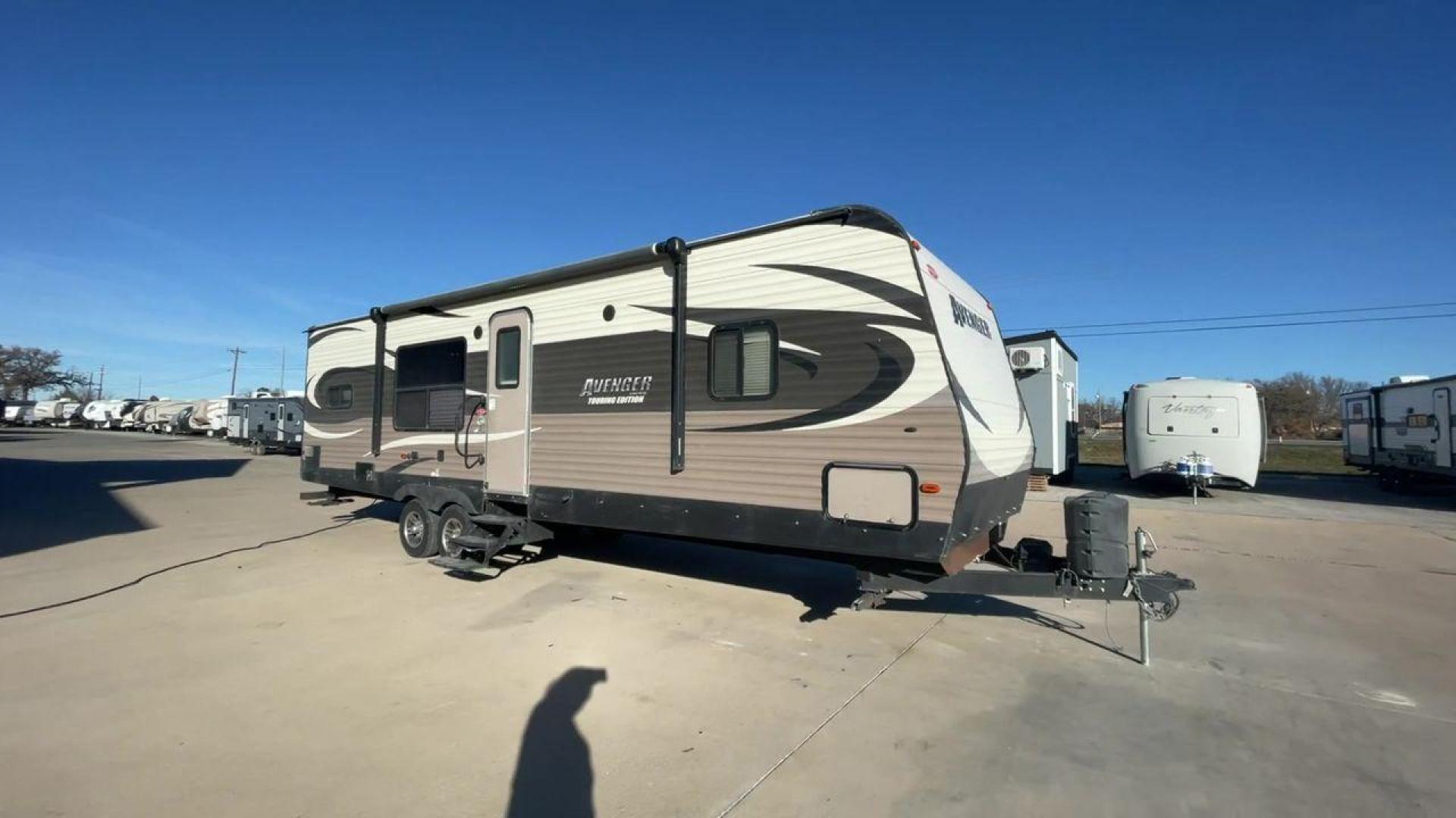 2016 FOREST RIVER AVENGER 28RKS - (5ZT2AVTBXGB) , located at 4319 N Main St, Cleburne, TX, 76033, (817) 678-5133, 32.385960, -97.391212 - Photo#3