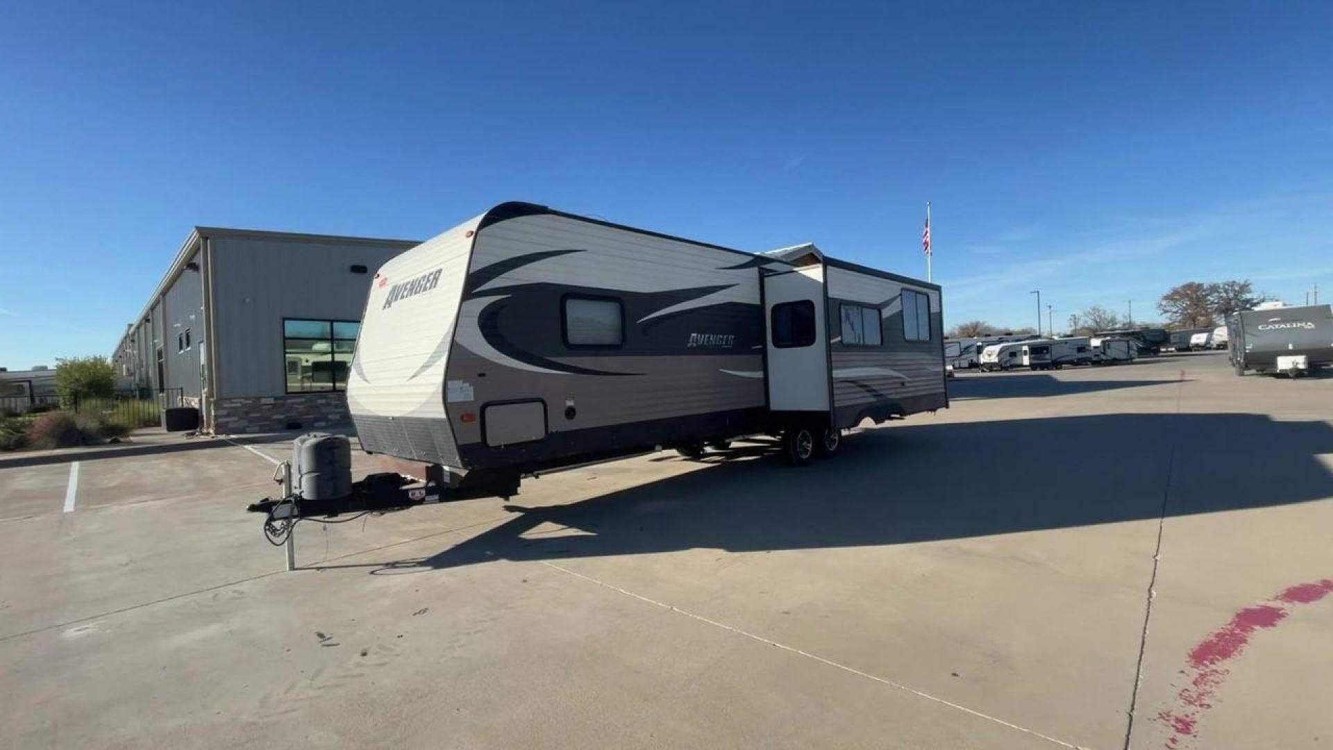 2016 FOREST RIVER AVENGER 28RKS - (5ZT2AVTBXGB) , located at 4319 N Main St, Cleburne, TX, 76033, (817) 678-5133, 32.385960, -97.391212 - Photo#5