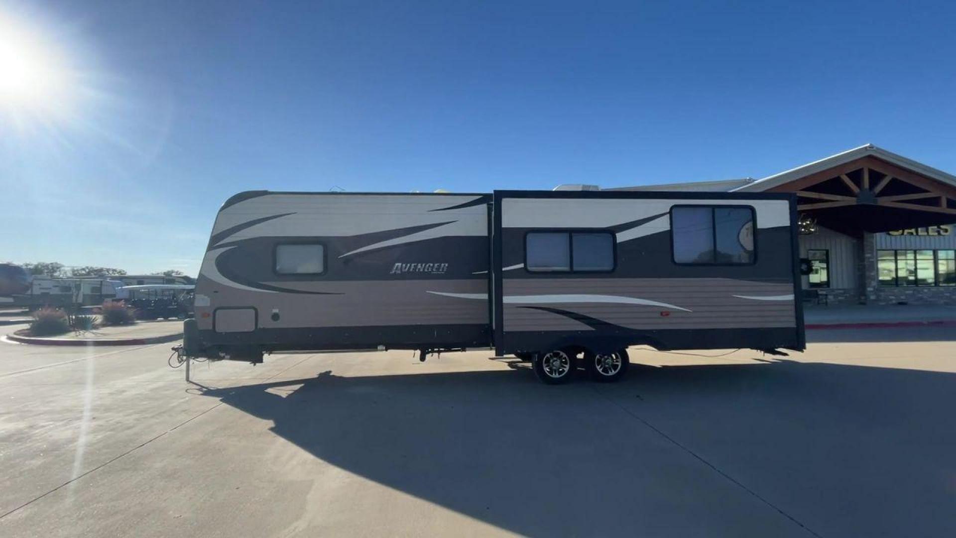 2016 FOREST RIVER AVENGER 28RKS - (5ZT2AVTBXGB) , located at 4319 N Main St, Cleburne, TX, 76033, (817) 678-5133, 32.385960, -97.391212 - Photo#6