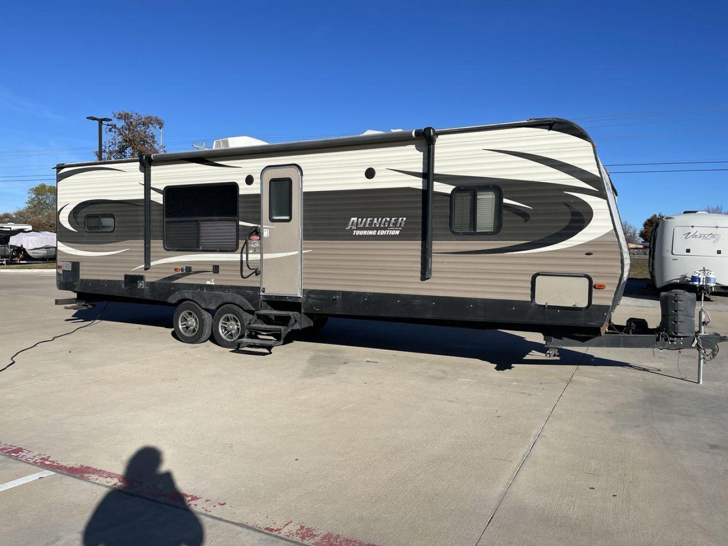 2016 FOREST RIVER AVENGER 28RKS - (5ZT2AVTBXGB) , located at 4319 N Main St, Cleburne, TX, 76033, (817) 678-5133, 32.385960, -97.391212 - Photo#23