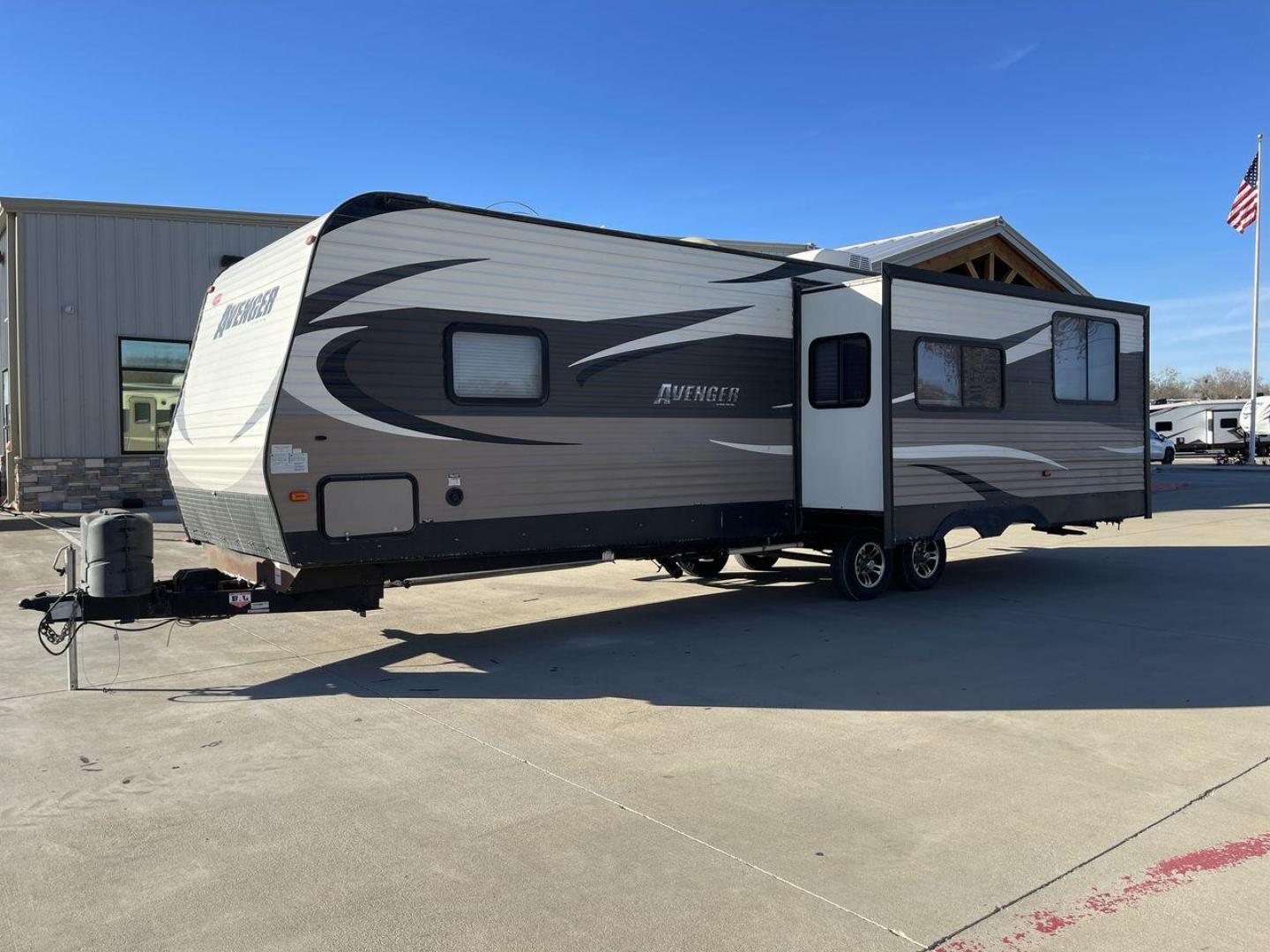 2016 FOREST RIVER AVENGER 28RKS - (5ZT2AVTBXGB) , located at 4319 N Main St, Cleburne, TX, 76033, (817) 678-5133, 32.385960, -97.391212 - Photo#24