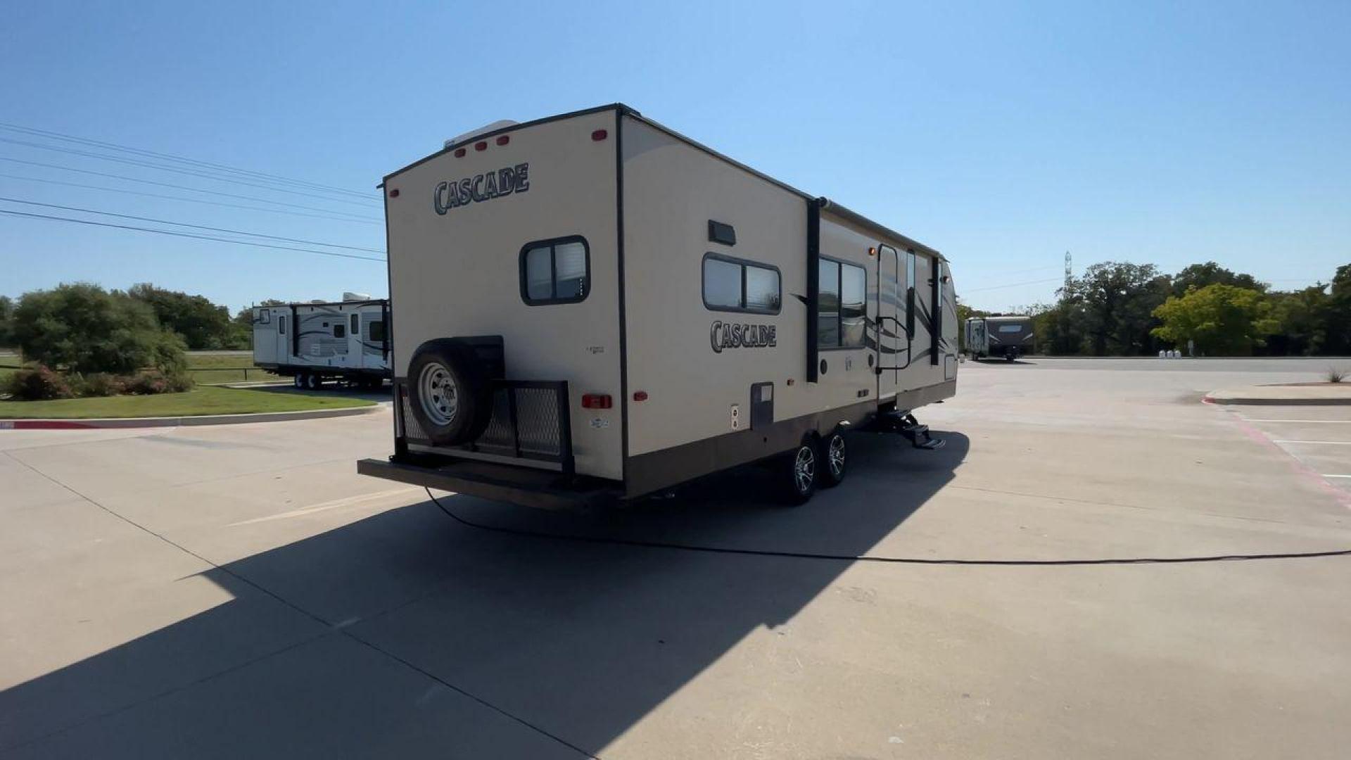 2016 FOREST RIVER CASCADE 274RKC (4X4TCSC24G9) , Length: 33.58 ft. | Dry Weight: 6,742 lbs. | Gross Weight: 9,980 lbs. | Slides: 1 transmission, located at 4319 N Main St, Cleburne, TX, 76033, (817) 678-5133, 32.385960, -97.391212 - Photo#1