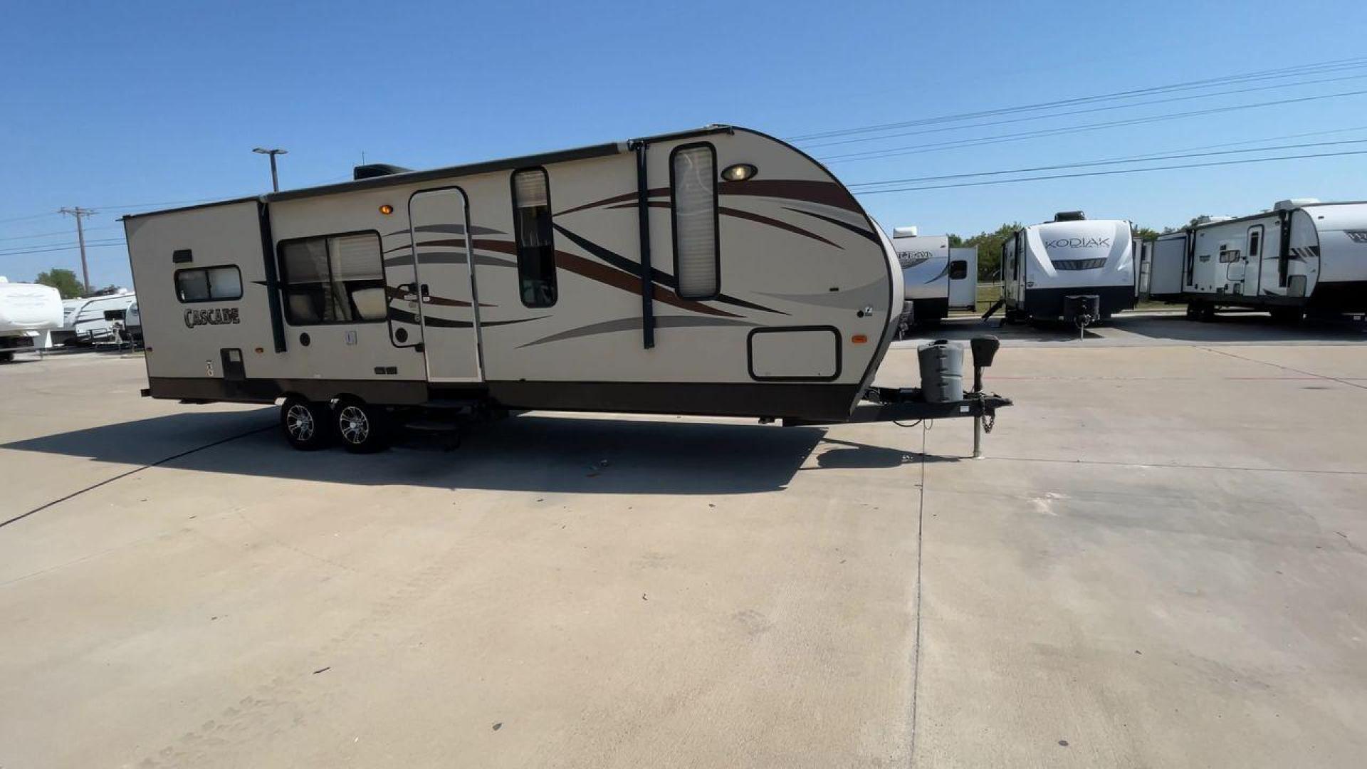 2016 FOREST RIVER CASCADE 274RKC (4X4TCSC24G9) , Length: 33.58 ft. | Dry Weight: 6,742 lbs. | Gross Weight: 9,980 lbs. | Slides: 1 transmission, located at 4319 N Main St, Cleburne, TX, 76033, (817) 678-5133, 32.385960, -97.391212 - Photo#3