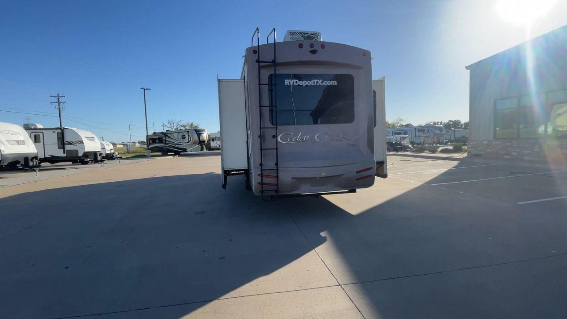 2016 FOREST RIVER CEDAR CREEK 36CKTS - (4X4FCRM24GS) , Length: 39.83 ft. | Dry Weight: 12,670 lbs. | Gross Weight: 16,407 lbs. | Slides: 3 transmission, located at 4319 N Main St, Cleburne, TX, 76033, (817) 678-5133, 32.385960, -97.391212 - Photo#8