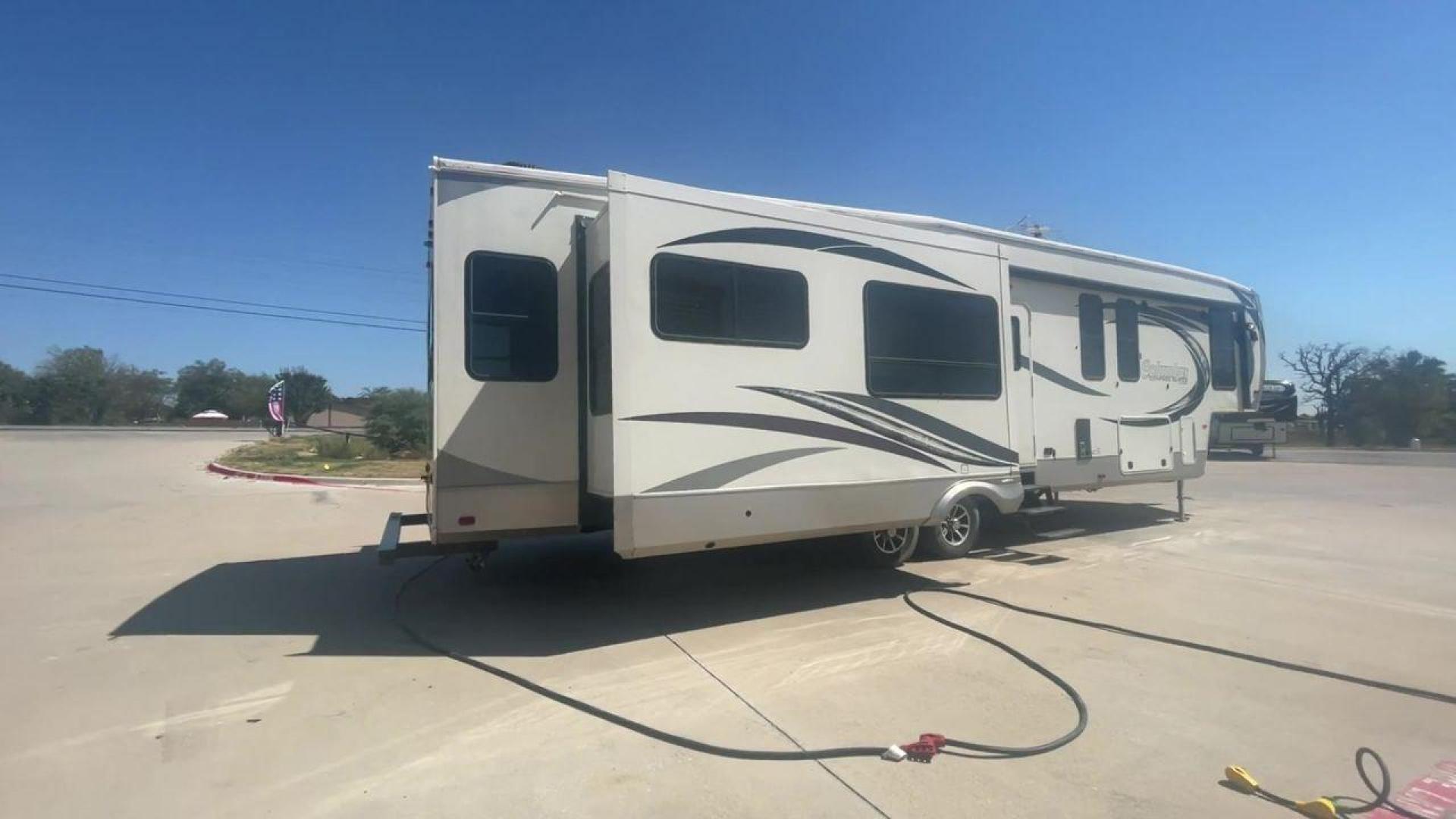 2016 GRAY FOREST RIVER COLUMBUS 377MBC (4X4FCMP22G6) , Length: 42.5 ft. | Dry Weight: 12,738 lbs. | Gross Weight: 15,750 lbs. | Slides: 4 transmission, located at 4319 N Main St, Cleburne, TX, 76033, (817) 678-5133, 32.385960, -97.391212 - Photo#1