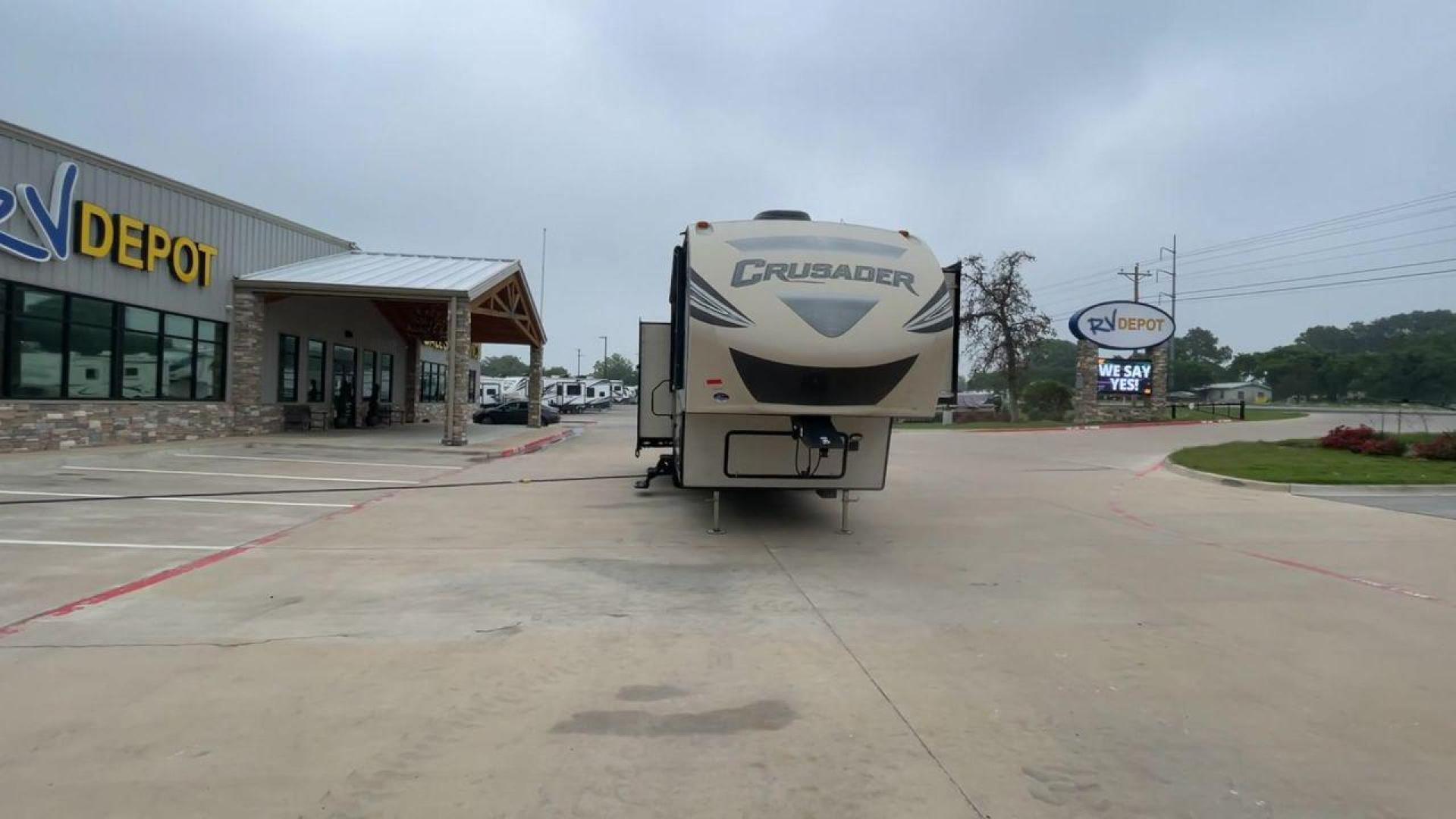 2016 TAN FOREST RIVER CRUSADER 315 (5ZT3CSXB8GG) , Length: 33.92 ft. | Dry Weight: 9,926 lbs. | Gross Weight: 12,353 lbs. | Slides: 3 transmission, located at 4319 N Main St, Cleburne, TX, 76033, (817) 678-5133, 32.385960, -97.391212 - Photo#4