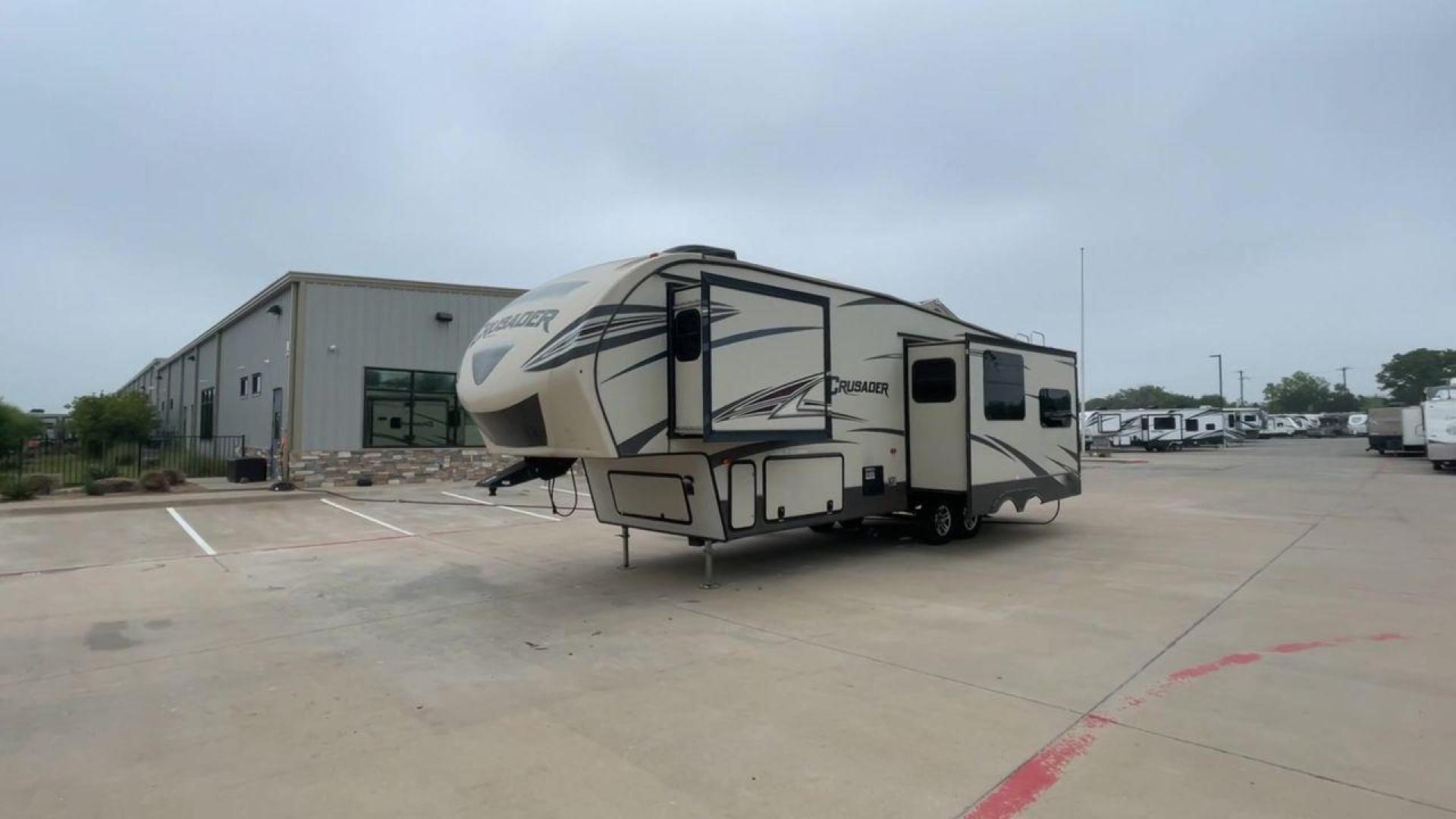 2016 TAN FOREST RIVER CRUSADER 315 (5ZT3CSXB8GG) , Length: 33.92 ft. | Dry Weight: 9,926 lbs. | Gross Weight: 12,353 lbs. | Slides: 3 transmission, located at 4319 N Main St, Cleburne, TX, 76033, (817) 678-5133, 32.385960, -97.391212 - Photo#5