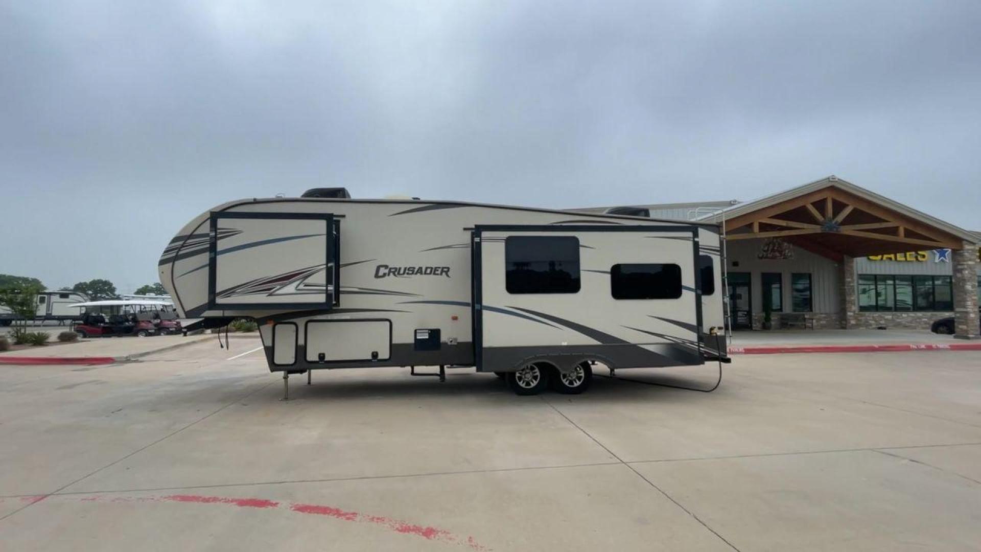 2016 TAN FOREST RIVER CRUSADER 315 (5ZT3CSXB8GG) , Length: 33.92 ft. | Dry Weight: 9,926 lbs. | Gross Weight: 12,353 lbs. | Slides: 3 transmission, located at 4319 N Main St, Cleburne, TX, 76033, (817) 678-5133, 32.385960, -97.391212 - Photo#6