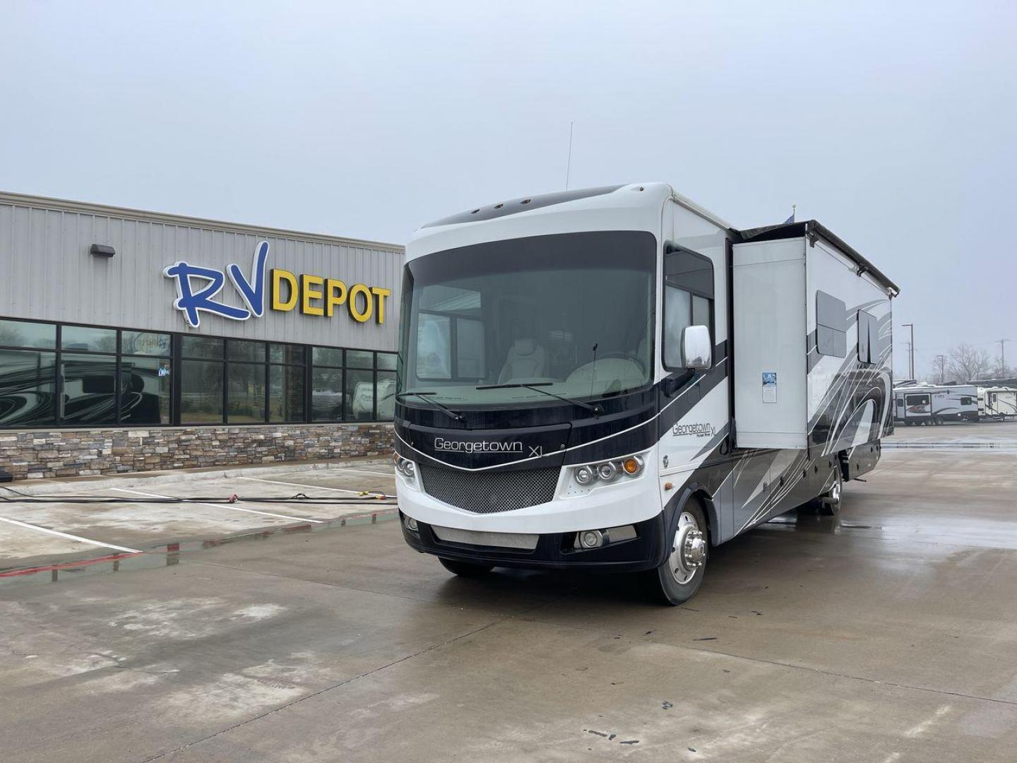 2016 WHITE FOREST RIVER GEORGETOWN XL 369DS (1F66F5DY3G0) , Length: 37.92 ft | GVWR: 24,000 lbs. | Slideouts: 2 transmission, located at 4319 N Main St, Cleburne, TX, 76033, (817) 678-5133, 32.385960, -97.391212 - Photo#0