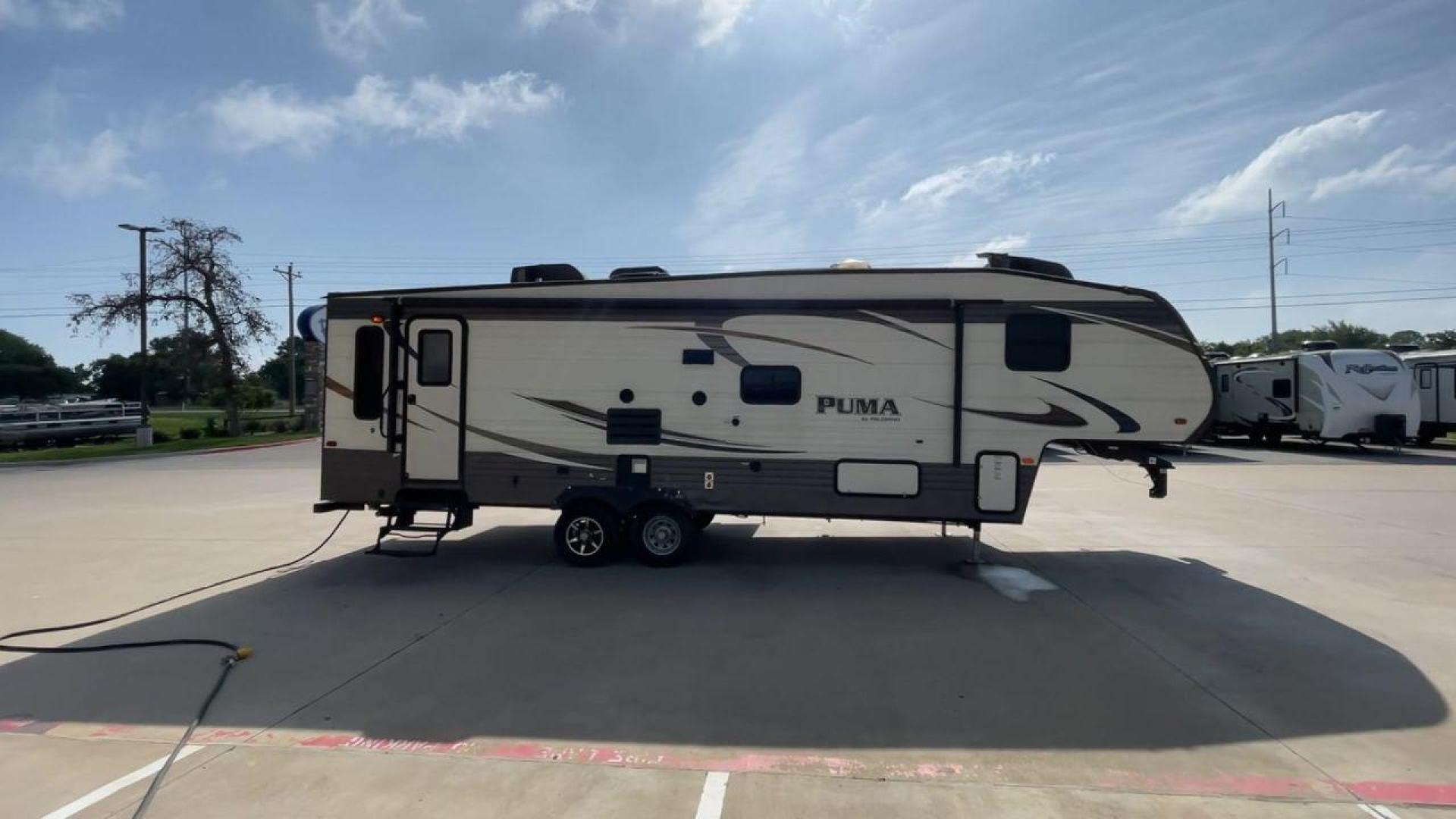 2016 FOREST RIVER PUMA 297RLSS (4X4FPUF29GP) , located at 4319 N Main St, Cleburne, TX, 76033, (817) 678-5133, 32.385960, -97.391212 - Photo#2