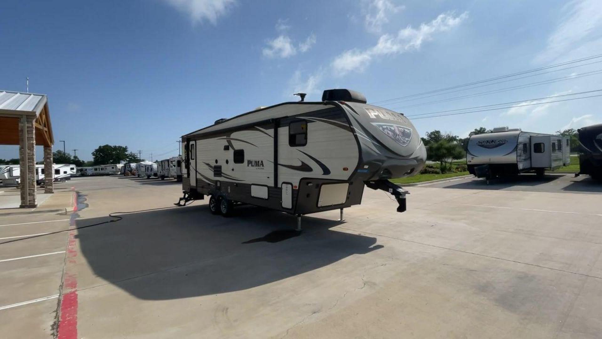 2016 FOREST RIVER PUMA 297RLSS (4X4FPUF29GP) , located at 4319 N Main St, Cleburne, TX, 76033, (817) 678-5133, 32.385960, -97.391212 - Photo#3