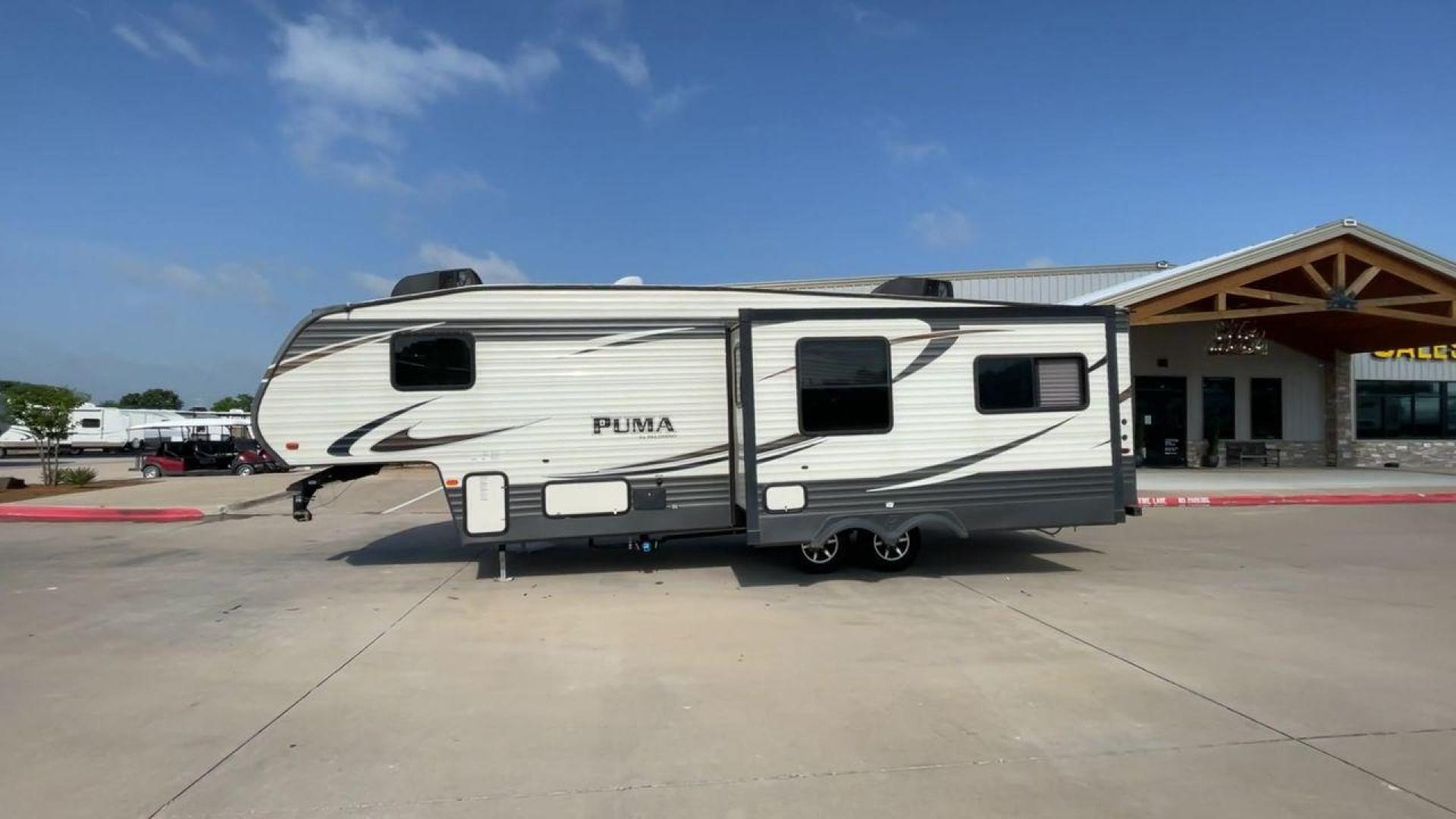 2016 FOREST RIVER PUMA 297RLSS (4X4FPUF29GP) , located at 4319 N Main St, Cleburne, TX, 76033, (817) 678-5133, 32.385960, -97.391212 - Photo#6