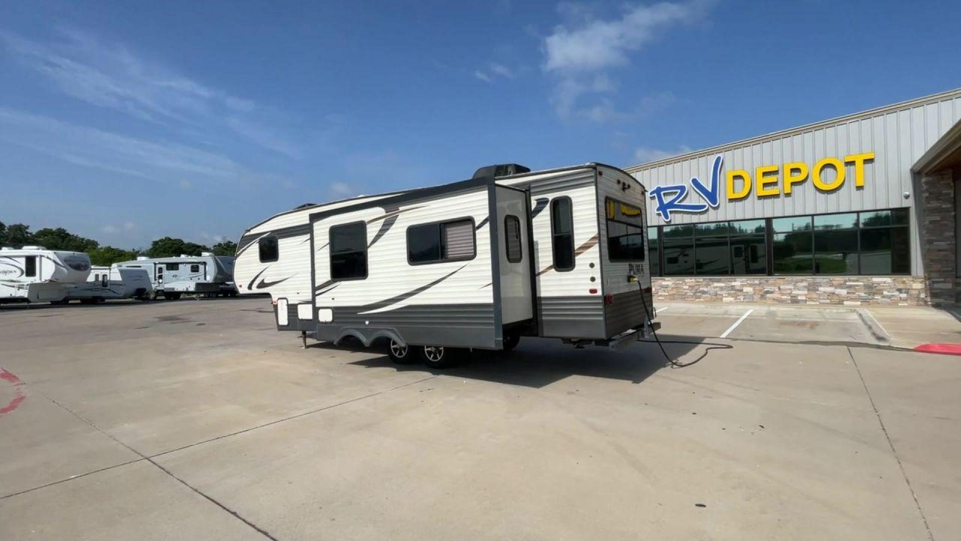 2016 FOREST RIVER PUMA 297RLSS (4X4FPUF29GP) , located at 4319 N Main St, Cleburne, TX, 76033, (817) 678-5133, 32.385960, -97.391212 - Photo#7