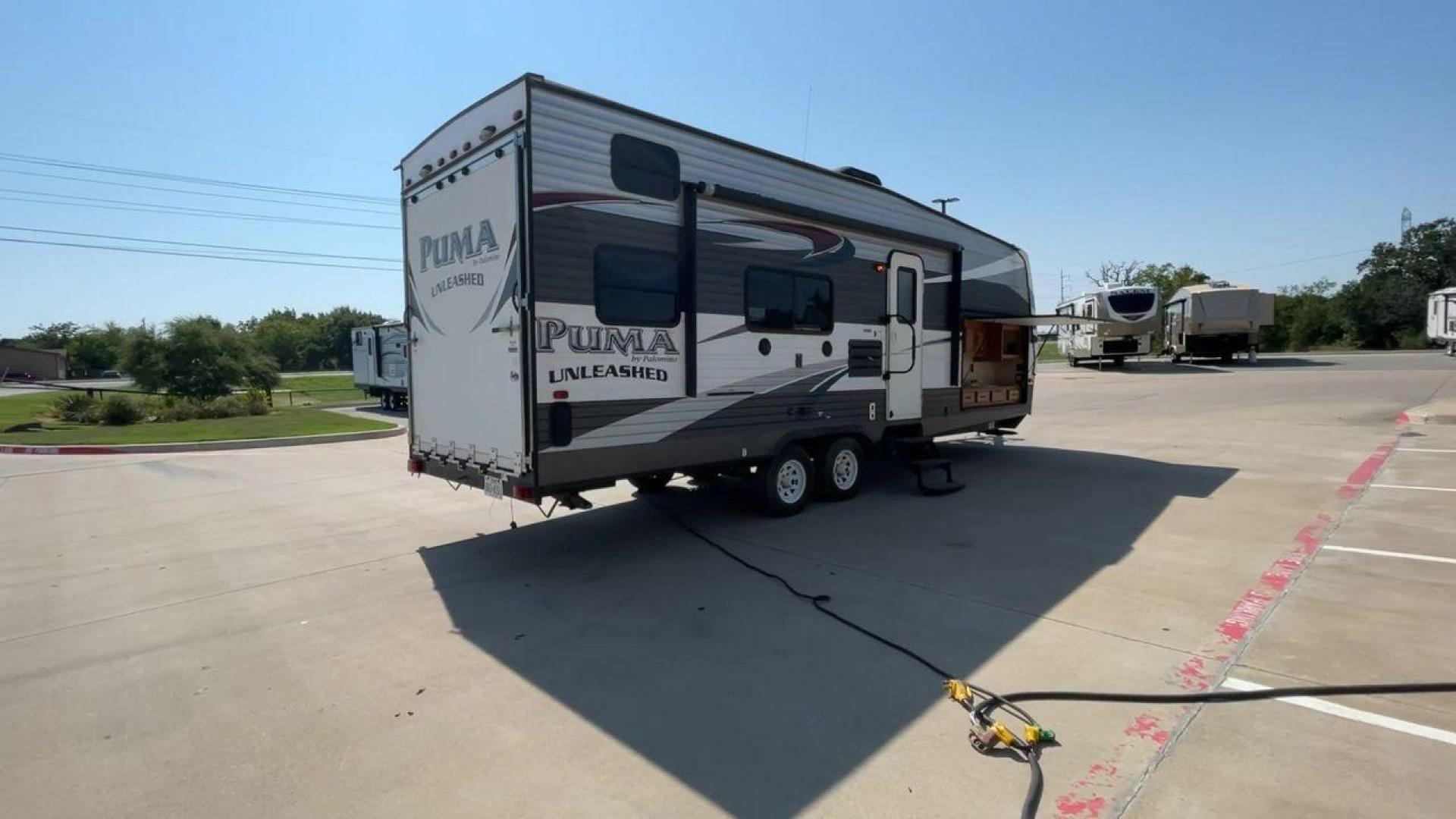 2016 FOREST RIVER PUMA UNLEASHED 25TFS (4X4TPTA27GP) , Length: 29.67 ft. | Dry Weight: 6,991 lbs. | Gross Weight: 9,939 lbs. | Slides: 0 transmission, located at 4319 N Main St, Cleburne, TX, 76033, (817) 678-5133, 32.385960, -97.391212 - This 2016 Forest River Puma Unleashed 25TFS measures just under 30 feet long. It has a dry weight of 6,991 lbs. and a GVWR of 9,939 lbs. It comes equipped with automatic heating and cooling rated at 30,000 and 13,500 BTUs respectively. It is also designed with a 14-foot power awning. This toy hau - Photo#1