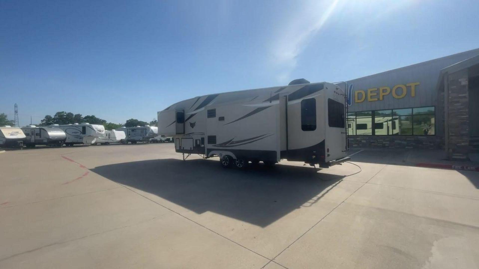 2016 BEIGE FOREST RIVER SABRE 330CK (4X4FSRJ2XG3) , Length: 36.83 ft. | Dry Weight:10,309 lbs. | Gross Weight: 13,870 lbs. | Slides: 3 transmission, located at 4319 N Main St, Cleburne, TX, 76033, (817) 678-5133, 32.385960, -97.391212 - With a roomy cabin and well-thought-out design, the 2016 Forest River Sabre 330CK Fifth Wheel is a high-end camping trailer. It's 36.83 feet long and weighs 10,309 pounds when it's dry, which is a great size and weight for what it does. With three slides, there is plenty of room for you to relax and - Photo#7