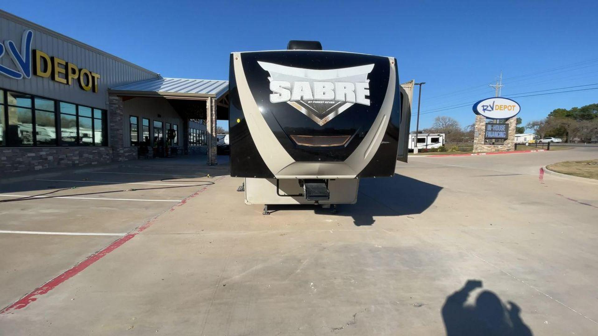 2016 BROWN FOREST RIVER SABRE 360QB (4X4FSRM26G3) , Length: 41.83 ft. | Dry Weight: 12,264 lbs. | Gross Weight: 15,500 lbs. | Slides: 4 transmission, located at 4319 N Main St, Cleburne, TX, 76033, (817) 678-5133, 32.385960, -97.391212 - The 2016 Forest River Sabre 360QB fifth wheel features a cream-colored finish accented with bold, modern graphics, giving it a contemporary and appealing look. The aerodynamic front cap is designed for improved towing performance and aesthetics. This unit is equipped with four large slideouts that s - Photo#4