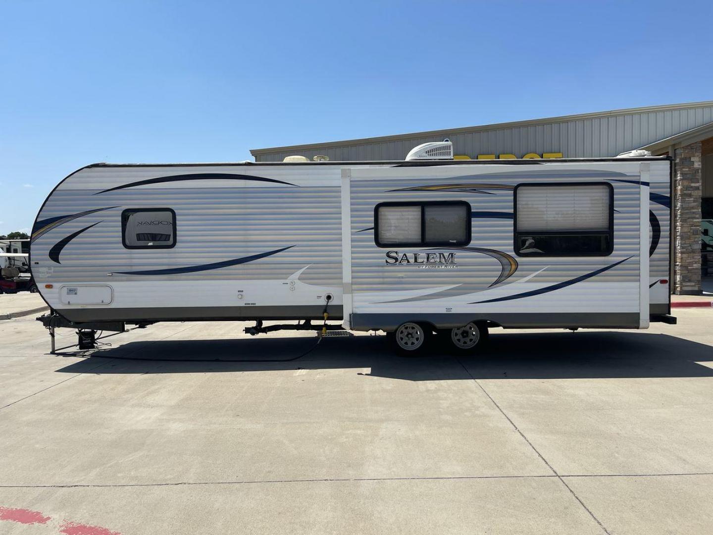 2016 FOREST RIVER SALEM 27RKSS (4X4TSMC27GA) , located at 4319 N Main St, Cleburne, TX, 76033, (817) 678-5133, 32.385960, -97.391212 - Photo#22