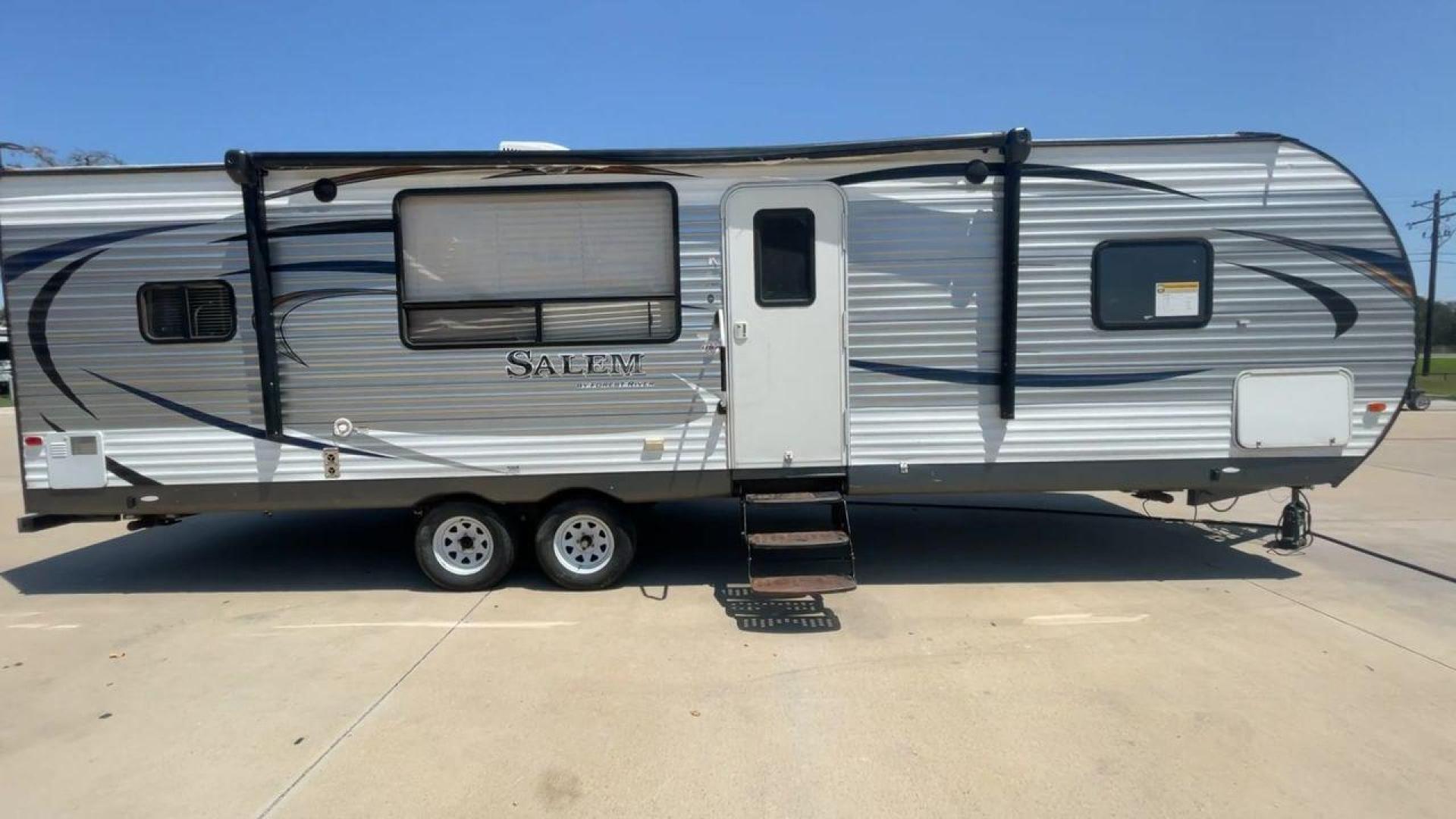 2016 FOREST RIVER SALEM 27RKSS (4X4TSMC27GA) , located at 4319 N Main St, Cleburne, TX, 76033, (817) 678-5133, 32.385960, -97.391212 - Photo#2