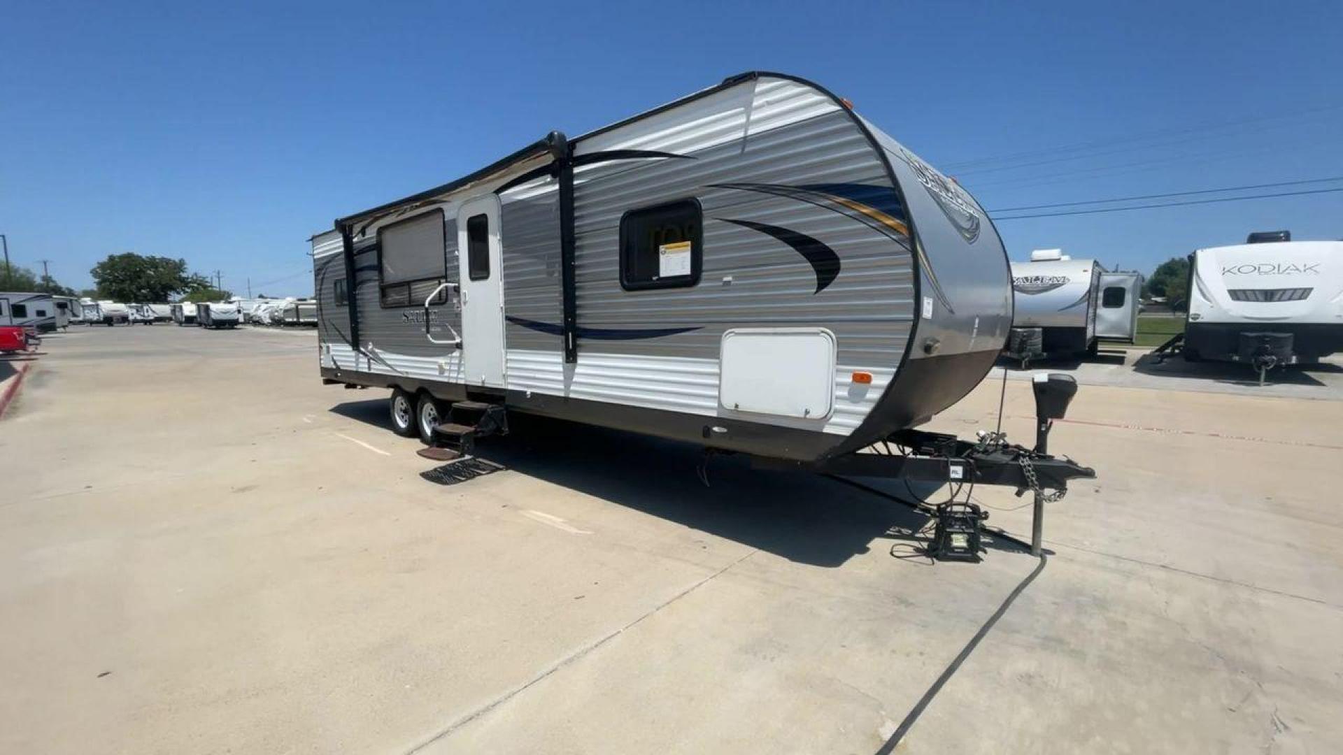 2016 FOREST RIVER SALEM 27RKSS (4X4TSMC27GA) , located at 4319 N Main St, Cleburne, TX, 76033, (817) 678-5133, 32.385960, -97.391212 - Photo#3