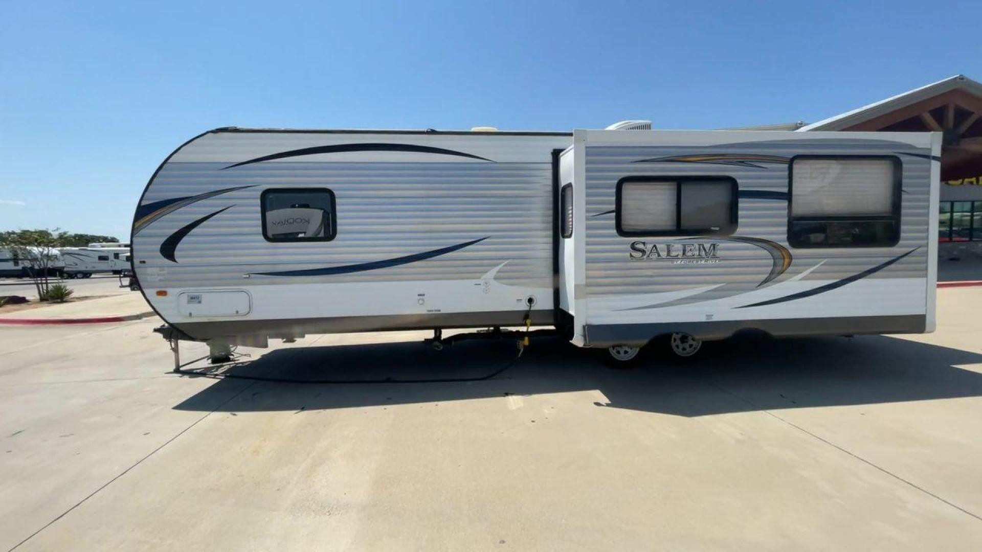 2016 FOREST RIVER SALEM 27RKSS (4X4TSMC27GA) , located at 4319 N Main St, Cleburne, TX, 76033, (817) 678-5133, 32.385960, -97.391212 - Photo#6