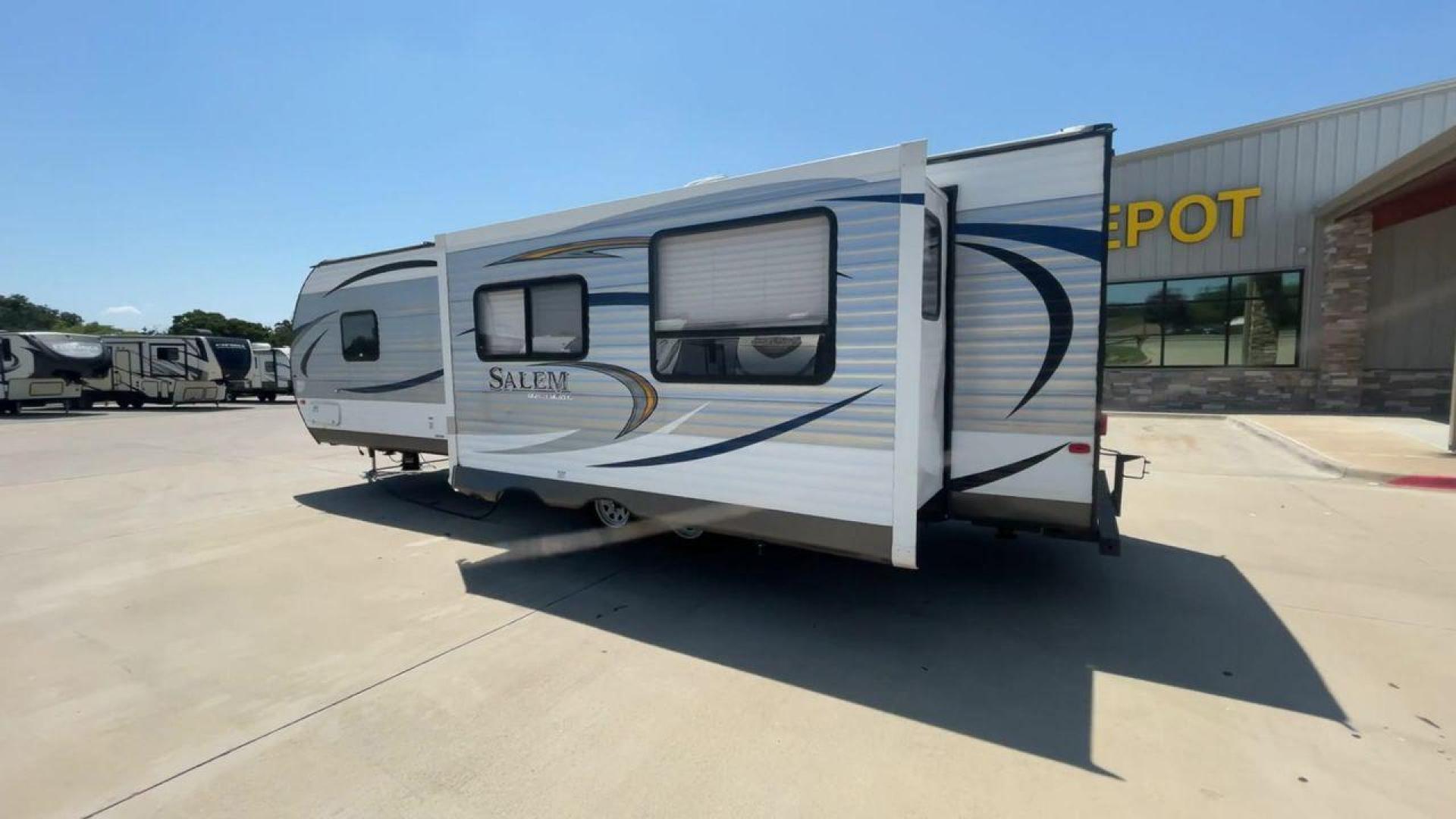 2016 FOREST RIVER SALEM 27RKSS (4X4TSMC27GA) , located at 4319 N Main St, Cleburne, TX, 76033, (817) 678-5133, 32.385960, -97.391212 - Photo#7