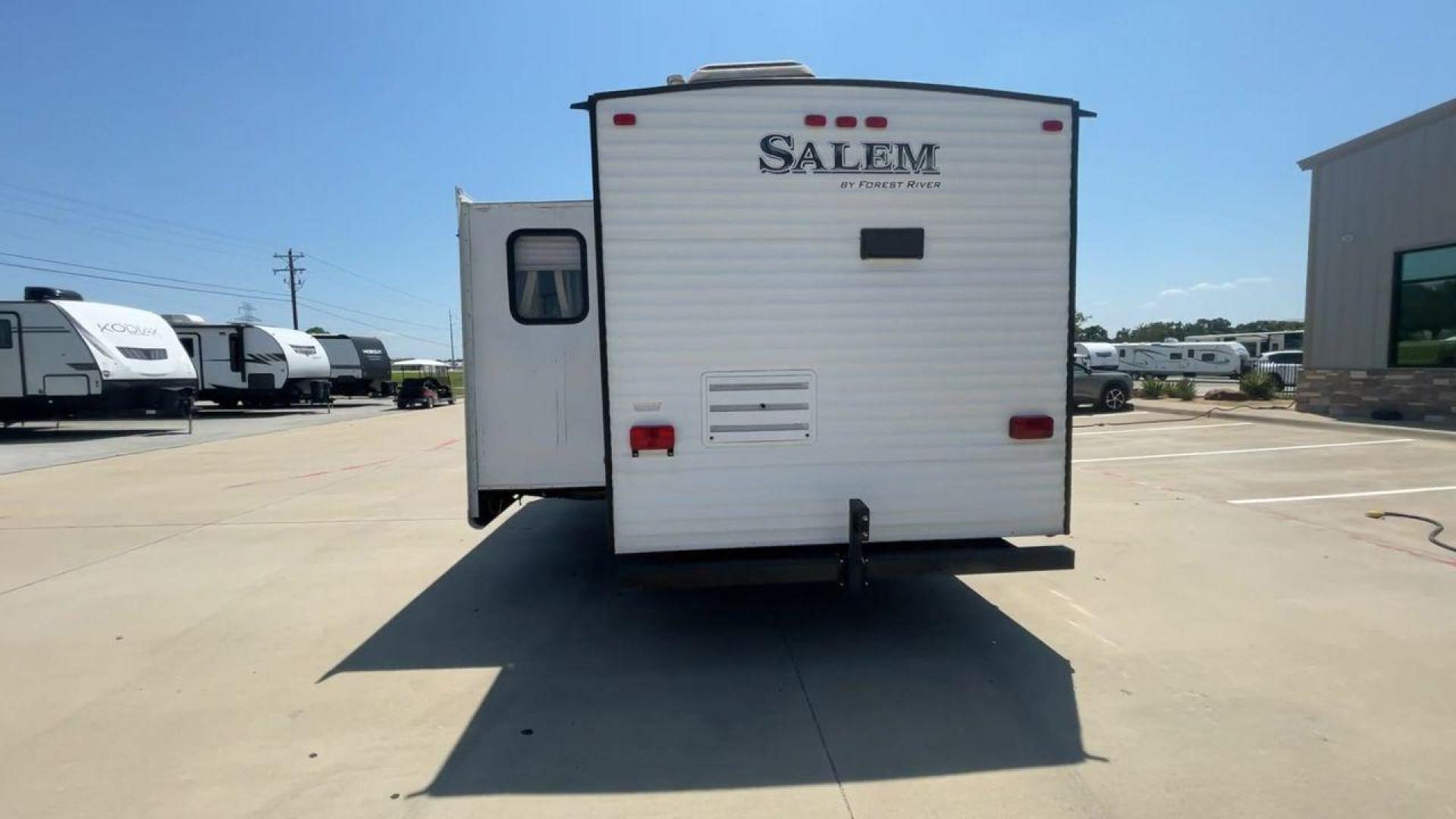 2016 FOREST RIVER SALEM 27RKSS (4X4TSMC27GA) , located at 4319 N Main St, Cleburne, TX, 76033, (817) 678-5133, 32.385960, -97.391212 - Photo#8