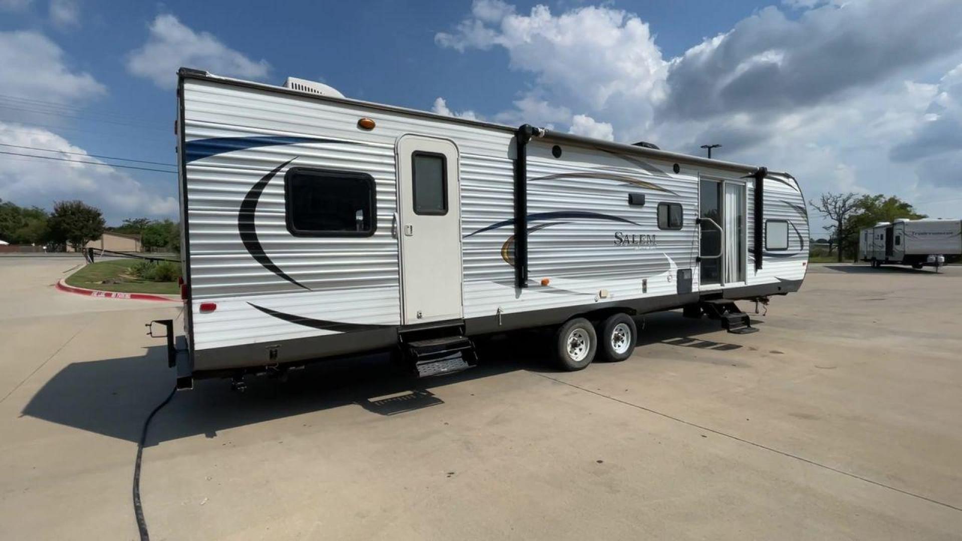 2016 FOREST RIVER SALEM 36BHBS (4X4TSMM26G8) , Length: 36.58 ft. | Dry Weight: 7,892 lbs. | Slides: 2 transmission, located at 4319 N Main St, Cleburne, TX, 76033, (817) 678-5133, 32.385960, -97.391212 - Photo#1