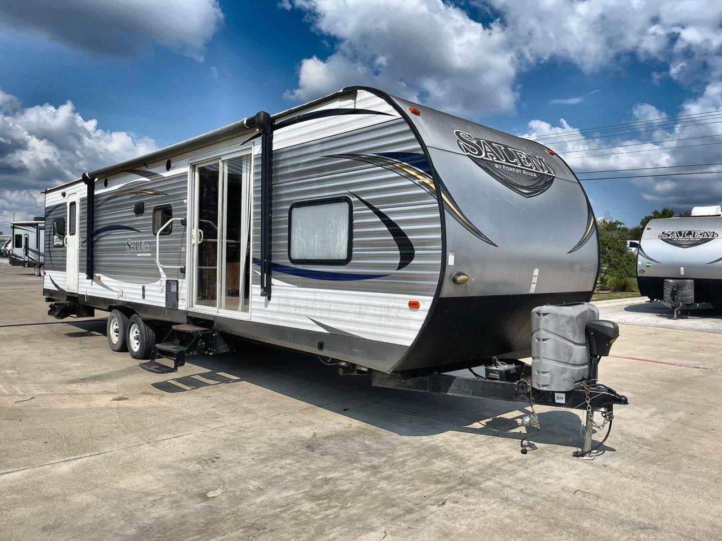 2016 FOREST RIVER SALEM 36BHBS (4X4TSMM26G8) , Length: 36.58 ft. | Dry Weight: 7,892 lbs. | Slides: 2 transmission, located at 4319 N Main St, Cleburne, TX, 76033, (817) 678-5133, 32.385960, -97.391212 - Photo#22