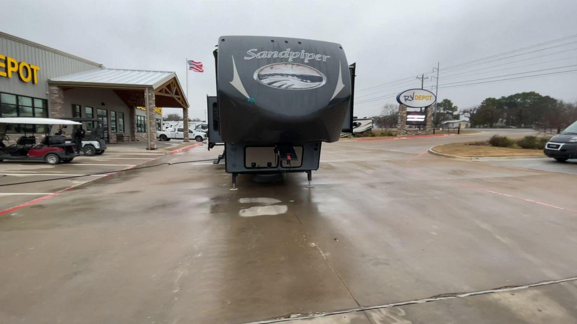 2016 TAN FOREST RIVER SANDPIPER 355RE (4X4FSAM25GJ) , Length: 40.75 ft. | Dry Weight: 12,139 lbs. | Gross Weight: 15,500 lbs. | Slides: 5 transmission, located at 4319 N Main St, Cleburne, TX, 76033, (817) 678-5133, 32.385960, -97.391212 - Photo#4