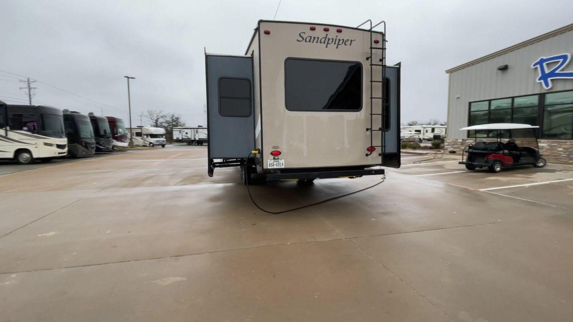 2016 TAN FOREST RIVER SANDPIPER 355RE (4X4FSAM25GJ) , Length: 40.75 ft. | Dry Weight: 12,139 lbs. | Gross Weight: 15,500 lbs. | Slides: 5 transmission, located at 4319 N Main St, Cleburne, TX, 76033, (817) 678-5133, 32.385960, -97.391212 - Photo#8