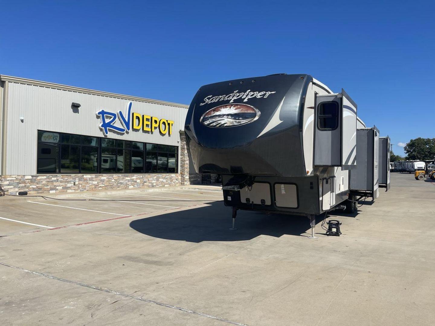 2016 FOREST RIVER SANDPIPER 376BHOK (4X4FSAP28GJ) , Length: 43 ft. | Dry Weight: 12,669 lbs. | Gross Weight: 15,500 lbs. | Slides: 4 transmission, located at 4319 N Main St, Cleburne, TX, 76033, (817) 678-5133, 32.385960, -97.391212 - Photo#0