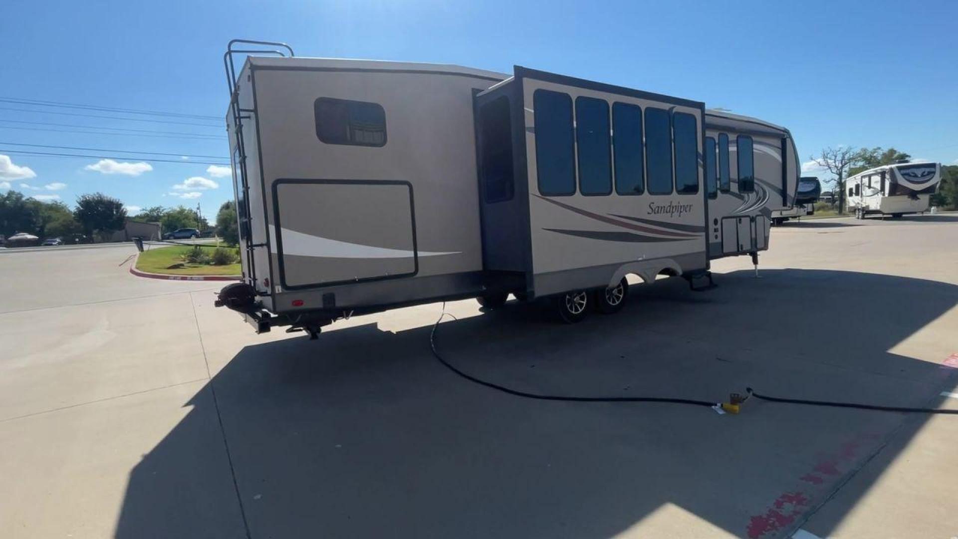 2016 FOREST RIVER SANDPIPER 376BHOK (4X4FSAP28GJ) , Length: 43 ft. | Dry Weight: 12,669 lbs. | Gross Weight: 15,500 lbs. | Slides: 4 transmission, located at 4319 N Main St, Cleburne, TX, 76033, (817) 678-5133, 32.385960, -97.391212 - Photo#1