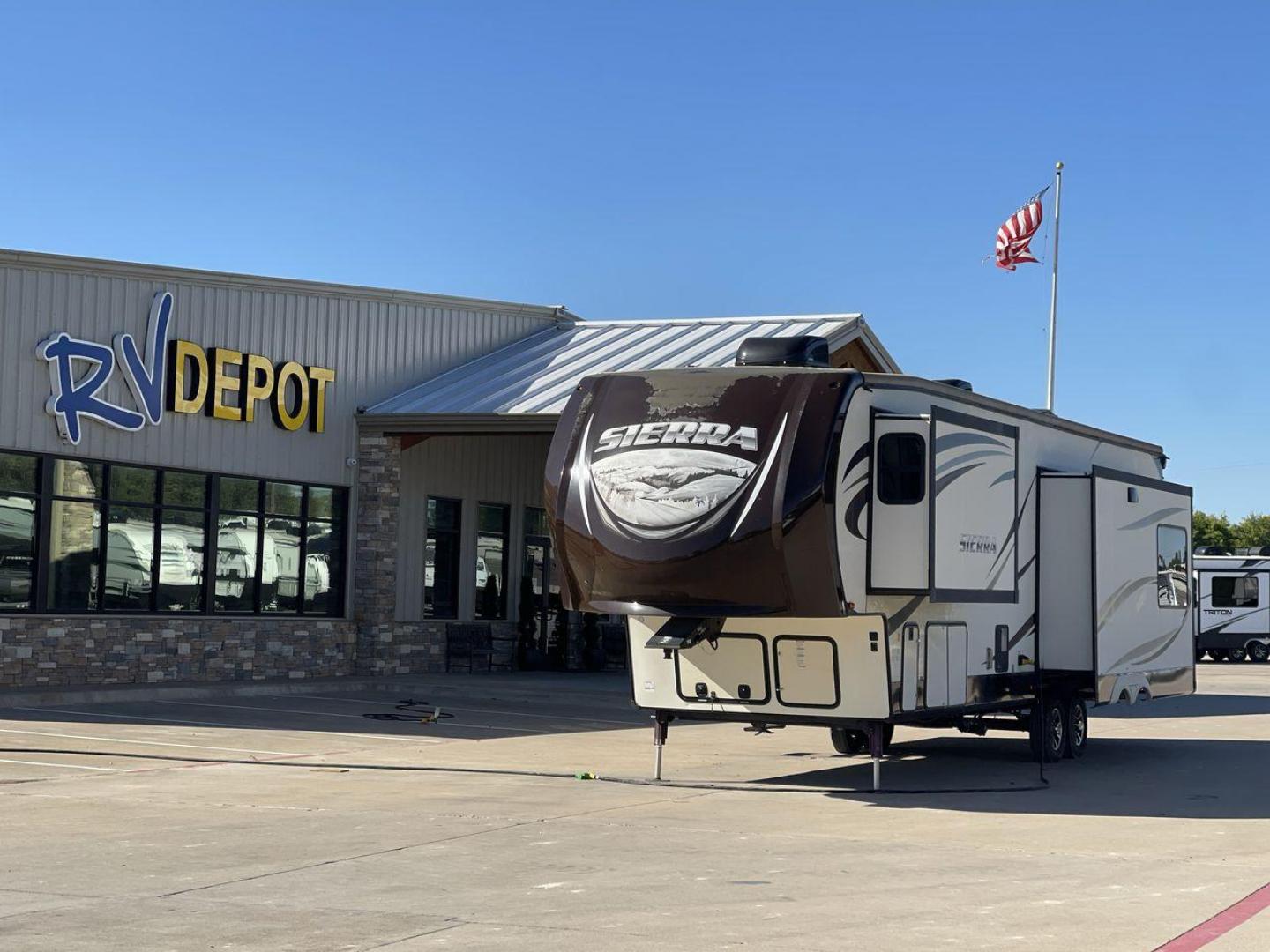 2016 TAN FOREST RIVER SIERRA 360PDEK (4X4FSEM25GJ) , Length: 41.92 ft. | Dry Weight: 12,799 lbs. | Gross Weight: 15,500 lbs. | Slides: 3 transmission, located at 4319 N Main St, Cleburne, TX, 76033, (817) 678-5133, 32.385960, -97.391212 - Photo#0