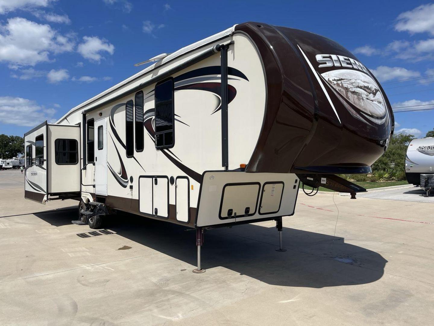 2016 FOREST RIVER SIERRA 371REBH (4X4FSEN22GJ) , located at 4319 N Main St, Cleburne, TX, 76033, (817) 678-5133, 32.385960, -97.391212 - Photo#23