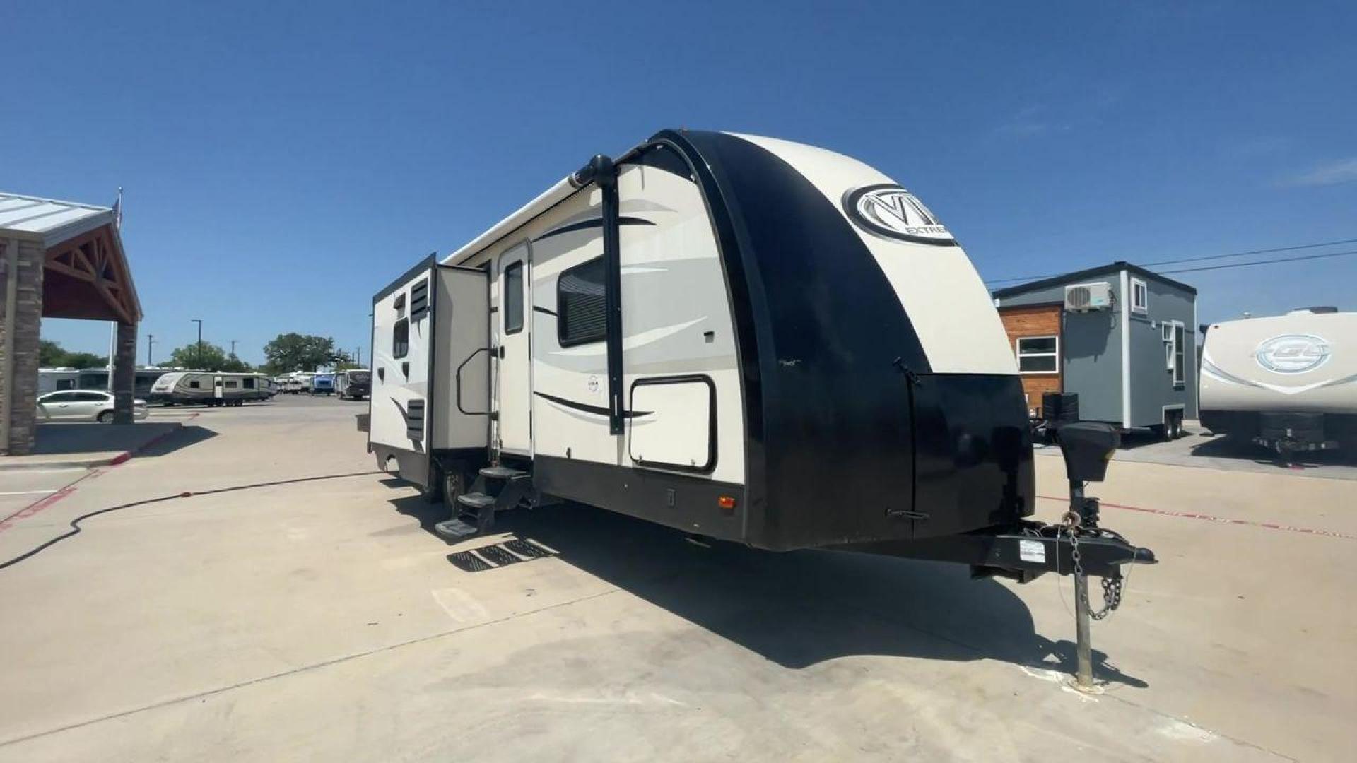 2016 WHITE FOREST RIVER VIBE 279RBS (4X4TVBD26G4) , Length: 33.25 ft. | Dry Weight: 7,032 lbs. | Slides: 2 transmission, located at 4319 N Main St, Cleburne, TX, 76033, (817) 678-5133, 32.385960, -97.391212 - Photo#3