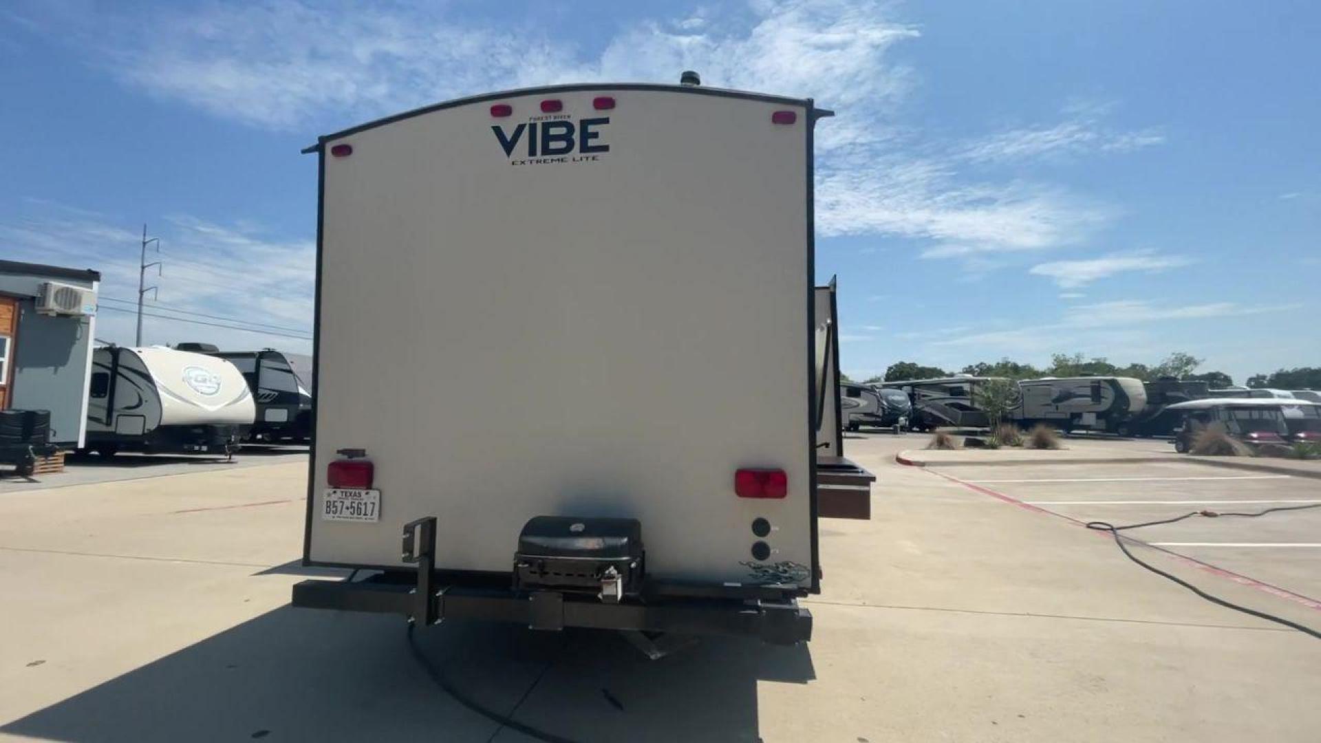 2016 WHITE FOREST RIVER VIBE 279RBS (4X4TVBD26G4) , Length: 33.25 ft. | Dry Weight: 7,032 lbs. | Slides: 2 transmission, located at 4319 N Main St, Cleburne, TX, 76033, (817) 678-5133, 32.385960, -97.391212 - Photo#8