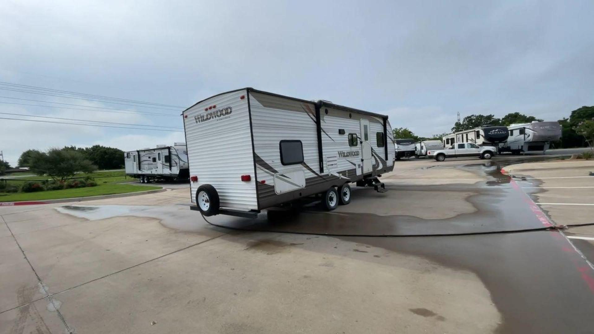 2016 WHITE FOREST RIVER WILDWOOD 28DBUD (4X4TWDD25GA) , Length: 29.83 ft. | Dry Weight: 5,847 lbs. | Slides: 1 transmission, located at 4319 N Main St, Cleburne, TX, 76033, (817) 678-5133, 32.385960, -97.391212 - This 2016 Forest River Wildwood 28DBUD measures just a bit under 30 ft. in length. It has a dry weight of 5,847 lbs. and a payload capacity of 1,920 lbs. It is a dual-axle steel wheel set-up with 1 power-retractable slide and a 16-foot power-retractable awning. Inside, you will find a spacious m - Photo#1