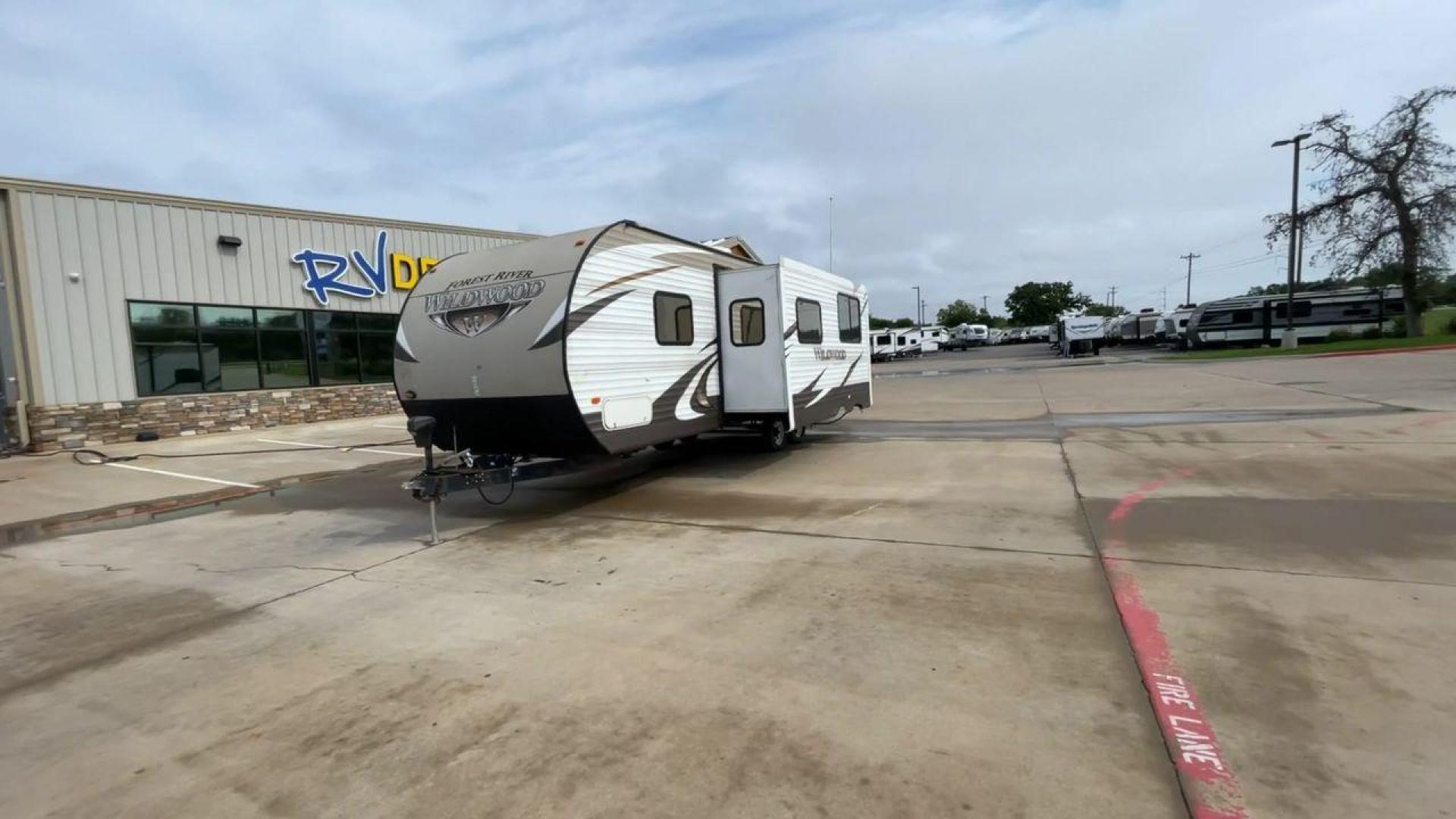 2016 WHITE FOREST RIVER WILDWOOD 28DBUD (4X4TWDD25GA) , Length: 29.83 ft. | Dry Weight: 5,847 lbs. | Slides: 1 transmission, located at 4319 N Main St, Cleburne, TX, 76033, (817) 678-5133, 32.385960, -97.391212 - This 2016 Forest River Wildwood 28DBUD measures just a bit under 30 ft. in length. It has a dry weight of 5,847 lbs. and a payload capacity of 1,920 lbs. It is a dual-axle steel wheel set-up with 1 power-retractable slide and a 16-foot power-retractable awning. Inside, you will find a spacious m - Photo#5