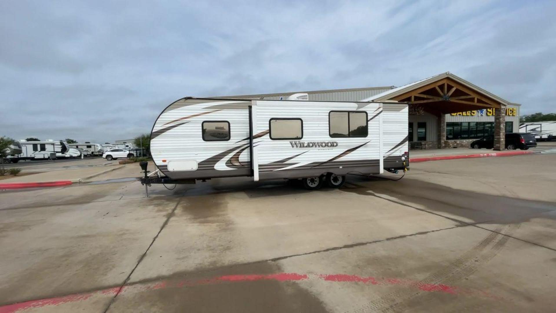 2016 WHITE FOREST RIVER WILDWOOD 28DBUD (4X4TWDD25GA) , Length: 29.83 ft. | Dry Weight: 5,847 lbs. | Slides: 1 transmission, located at 4319 N Main St, Cleburne, TX, 76033, (817) 678-5133, 32.385960, -97.391212 - This 2016 Forest River Wildwood 28DBUD measures just a bit under 30 ft. in length. It has a dry weight of 5,847 lbs. and a payload capacity of 1,920 lbs. It is a dual-axle steel wheel set-up with 1 power-retractable slide and a 16-foot power-retractable awning. Inside, you will find a spacious m - Photo#6