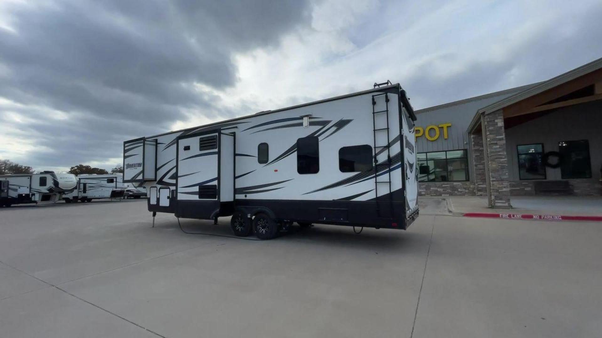 2016 GRAY GRAND DESIGN MOMENTUM 350M (573FM4025G1) , located at 4319 N Main St, Cleburne, TX, 76033, (817) 678-5133, 32.385960, -97.391212 - VIRGINIA TITLE, WILL NEED ORIGINAL INSPECTION - Photo#7