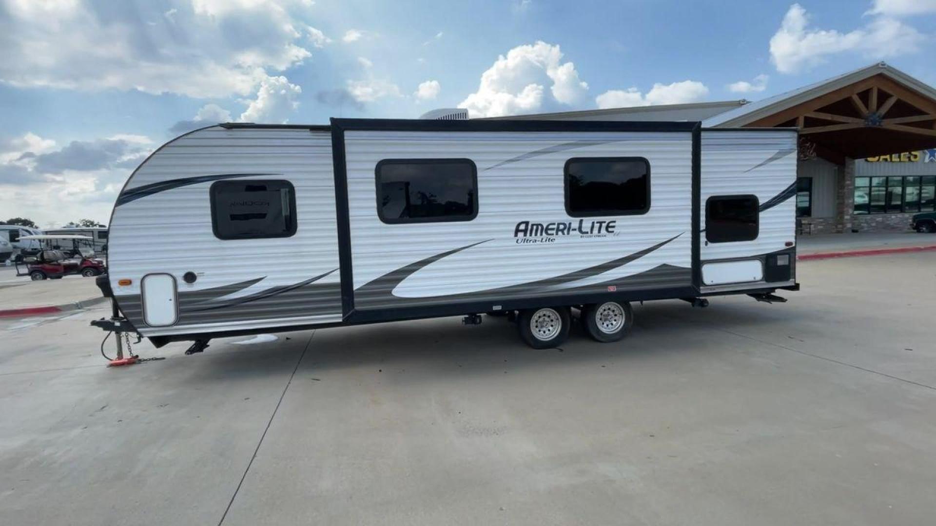 2016 GRAY GULFSTREAM AMERILITE 268BH (1NL1GTM29G1) , Length: 29.33 ft. | Dry Weight: 5,220 lbs. | Slides: 1 transmission, located at 4319 N Main St, Cleburne, TX, 76033, (817) 678-5133, 32.385960, -97.391212 - Photo#6