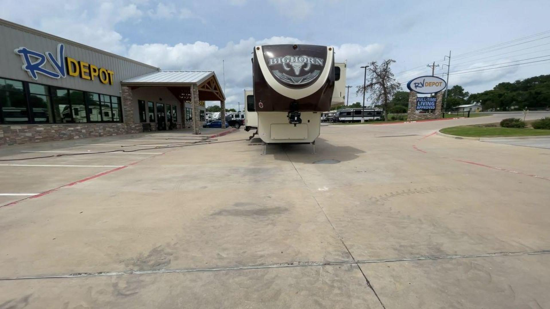 2016 HEARTLAND BIGHORN 3570RS (5SFBG3729GE) , located at 4319 N Main St, Cleburne, TX, 76033, (817) 678-5133, 32.385960, -97.391212 - Photo#4