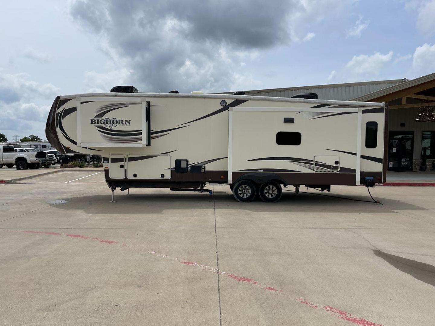 2016 HEARTLAND BIGHORN 3570RS (5SFBG3729GE) , located at 4319 N Main St, Cleburne, TX, 76033, (817) 678-5133, 32.385960, -97.391212 - Photo#24