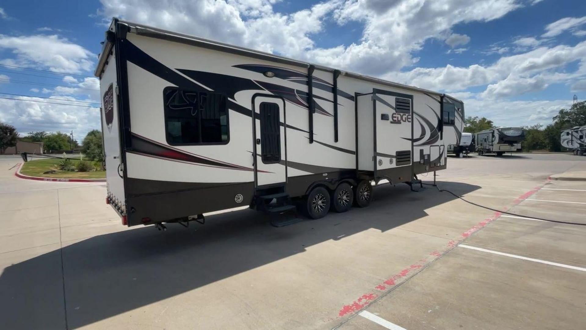 2016 HEARTLAND EDGE 399 (5SFCG4336GE) , Slides: 3 transmission, located at 4319 N Main St, Cleburne, TX, 76033, (817) 678-5133, 32.385960, -97.391212 - Photo#1