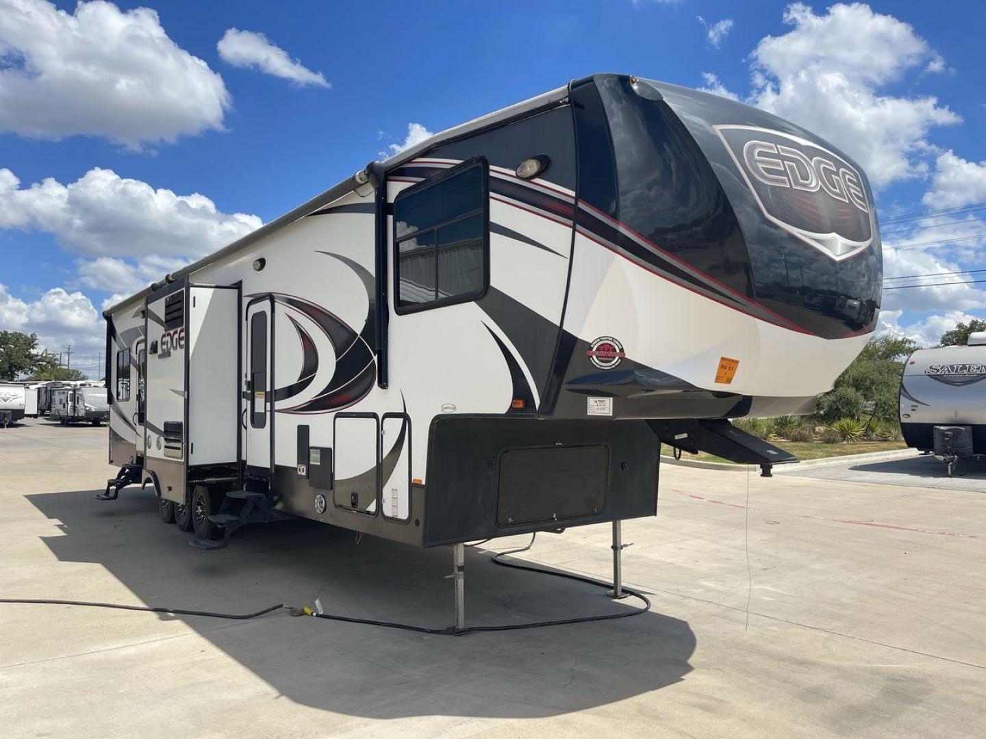 2016 HEARTLAND EDGE 399 (5SFCG4336GE) , Slides: 3 transmission, located at 4319 N Main St, Cleburne, TX, 76033, (817) 678-5133, 32.385960, -97.391212 - Photo#21