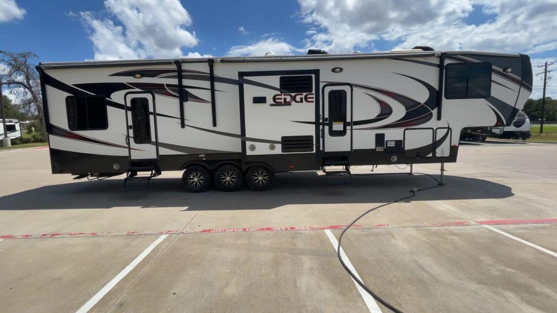 2016 HEARTLAND EDGE 399 (5SFCG4336GE) , Slides: 3 transmission, located at 4319 N Main St, Cleburne, TX, 76033, (817) 678-5133, 32.385960, -97.391212 - Photo#2