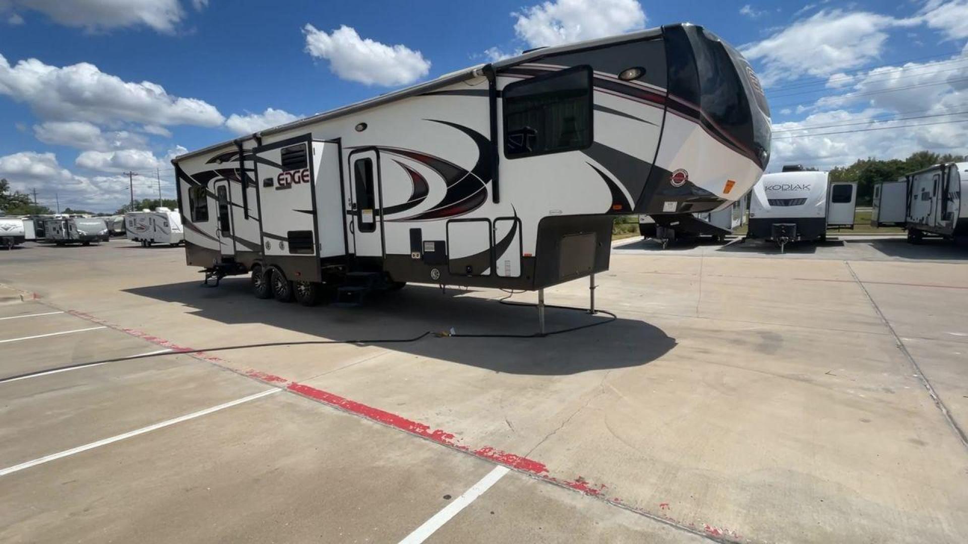 2016 HEARTLAND EDGE 399 (5SFCG4336GE) , Slides: 3 transmission, located at 4319 N Main St, Cleburne, TX, 76033, (817) 678-5133, 32.385960, -97.391212 - Photo#3