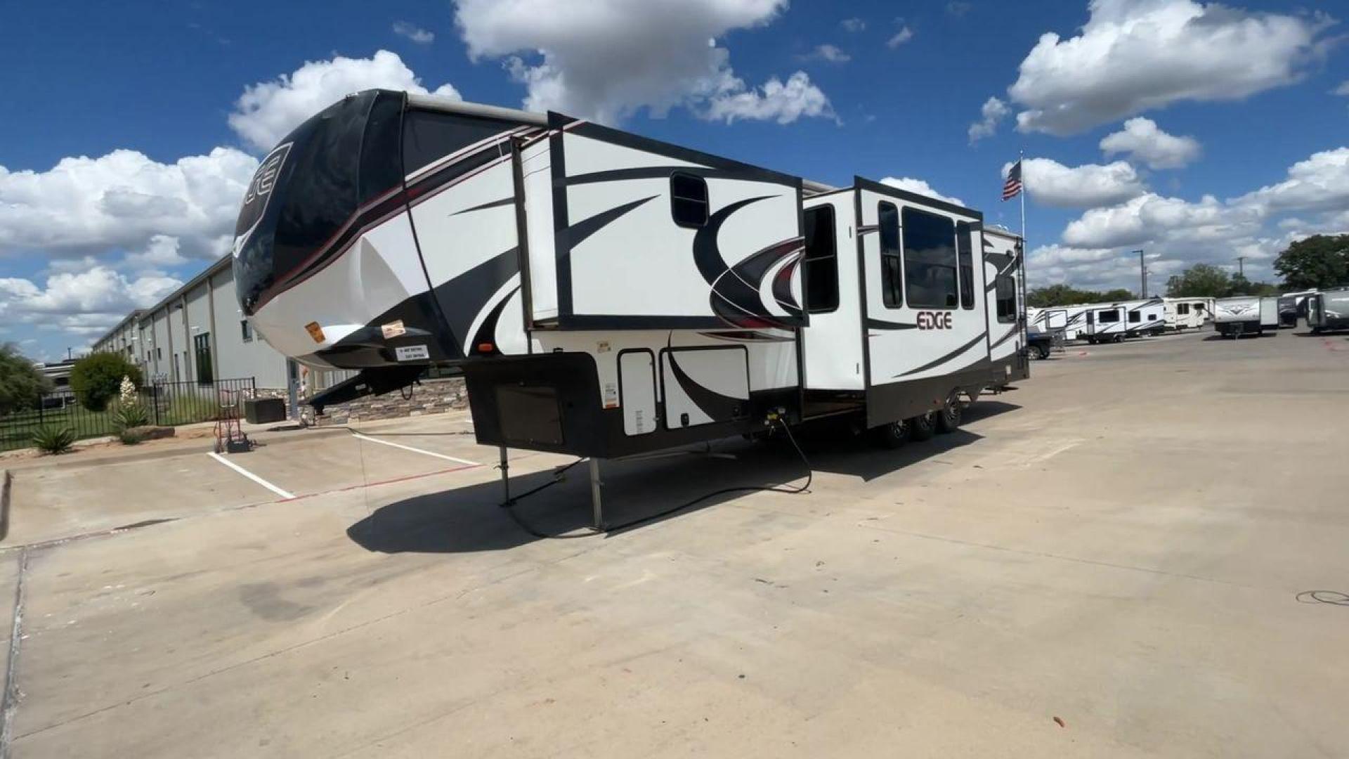 2016 HEARTLAND EDGE 399 (5SFCG4336GE) , Slides: 3 transmission, located at 4319 N Main St, Cleburne, TX, 76033, (817) 678-5133, 32.385960, -97.391212 - Photo#5