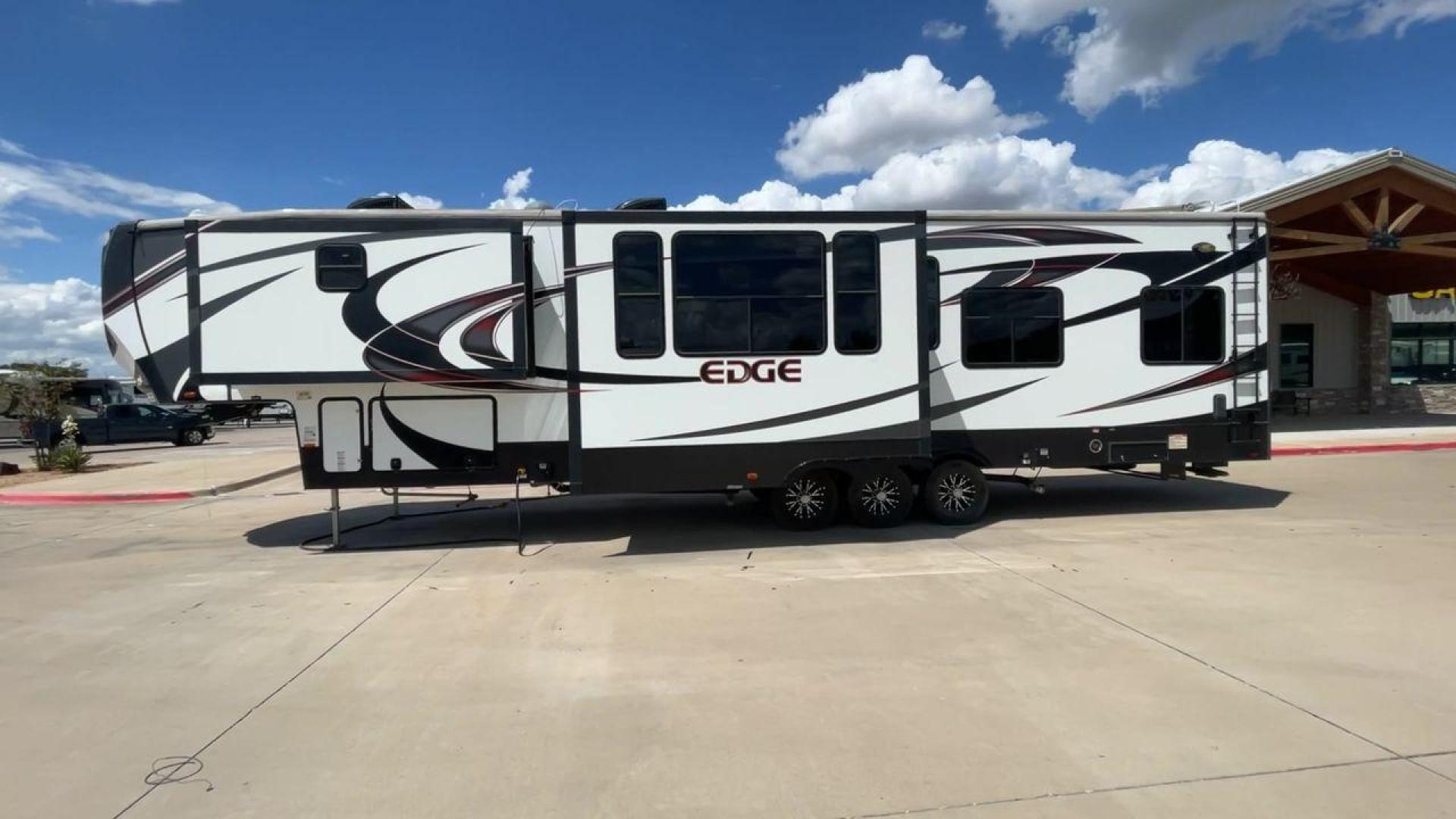 2016 HEARTLAND EDGE 399 (5SFCG4336GE) , Slides: 3 transmission, located at 4319 N Main St, Cleburne, TX, 76033, (817) 678-5133, 32.385960, -97.391212 - Photo#6